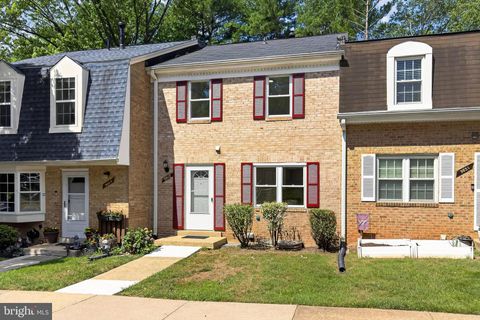 Townhouse For Sale - 9849 Lakepointe Drive<br/> BURKE, VA 22015
