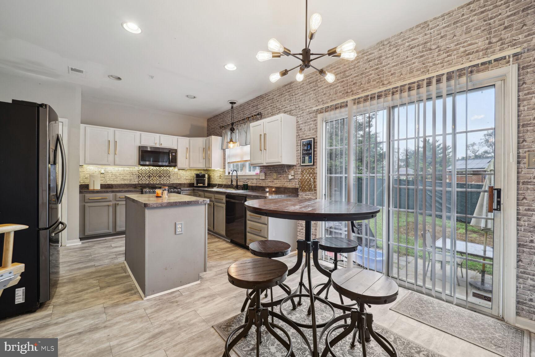 COUNTRYSIDE - Residential