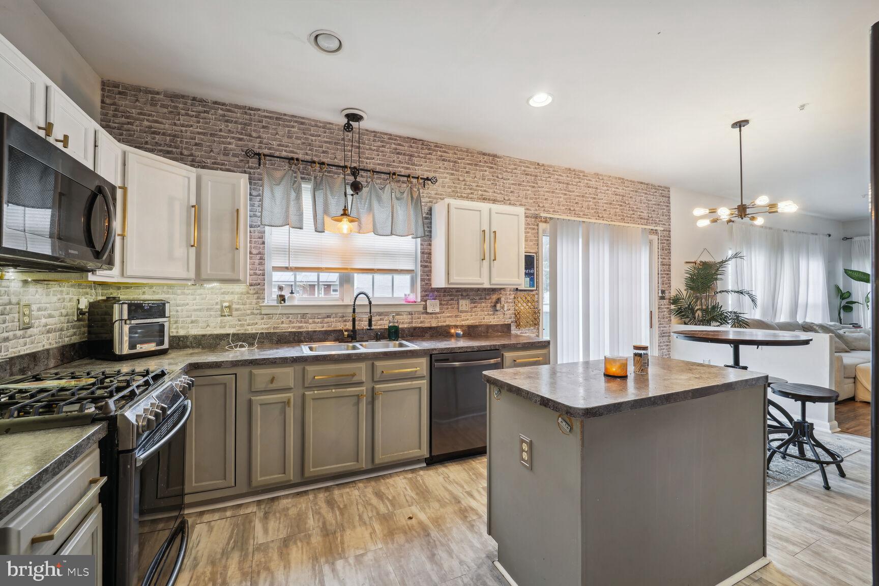 COUNTRYSIDE - Residential