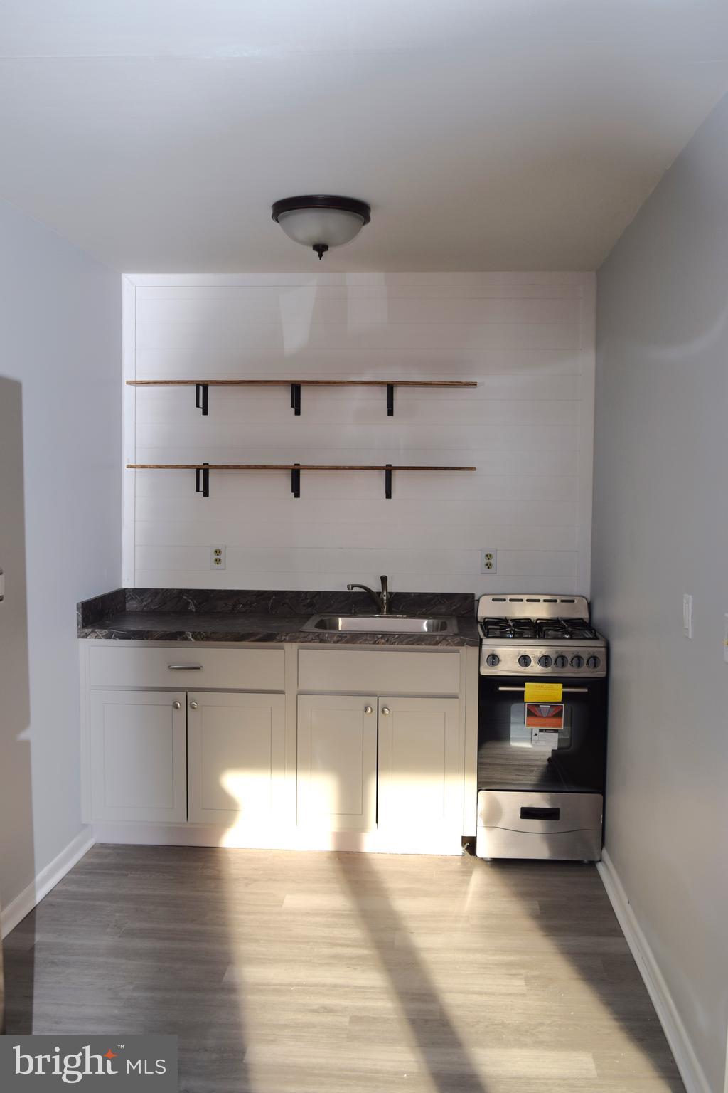 901 LAUREL STREET APARTMENT #1