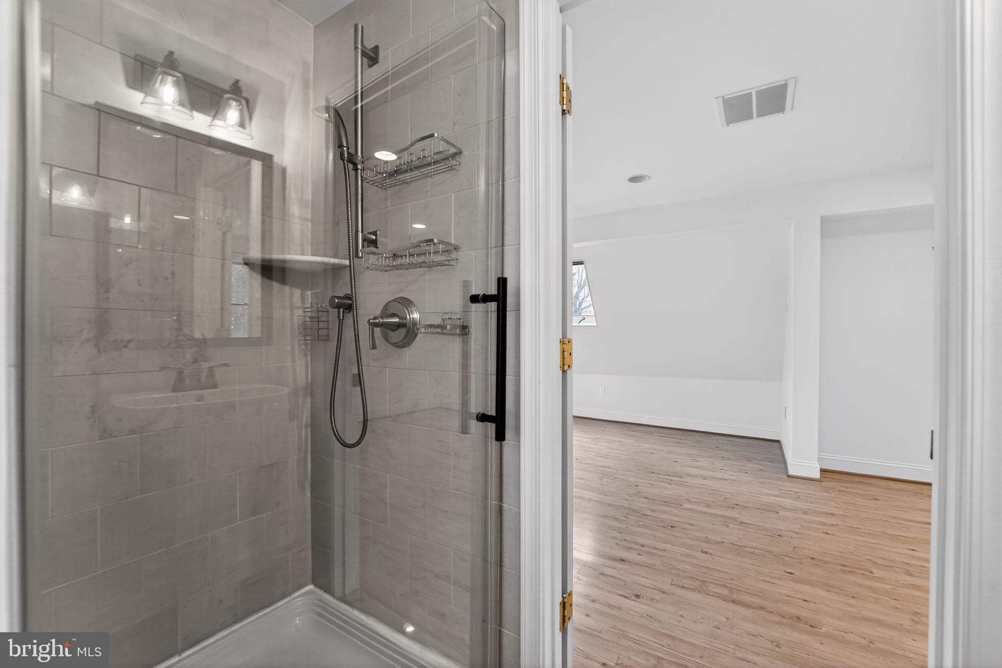 NORTH KENSINGTON - Residential