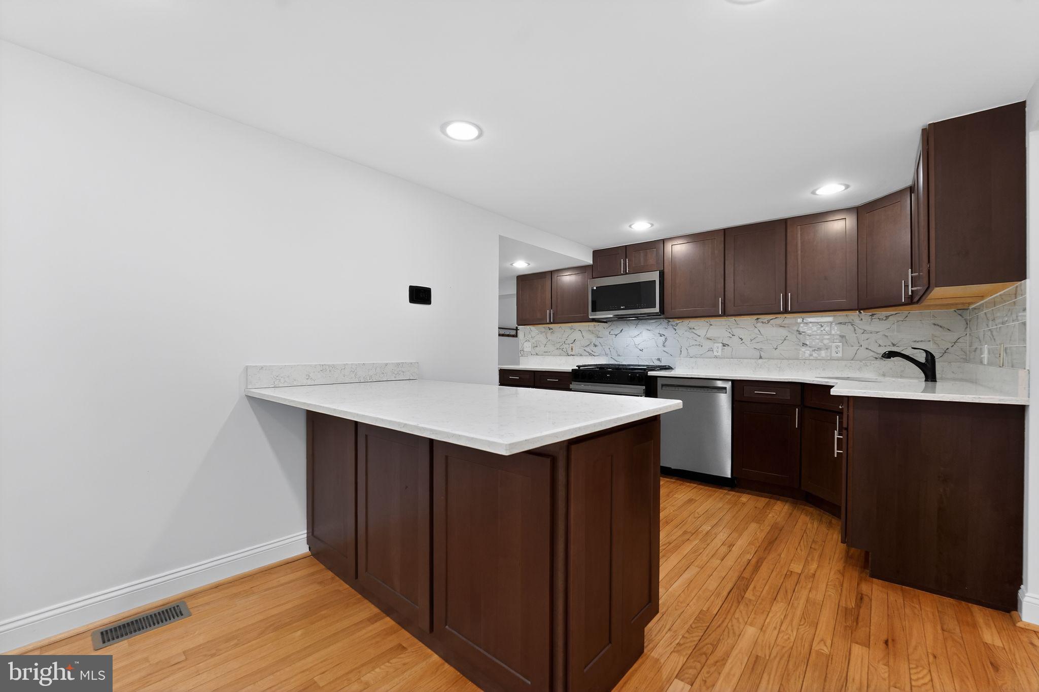 NORTH KENSINGTON - Residential