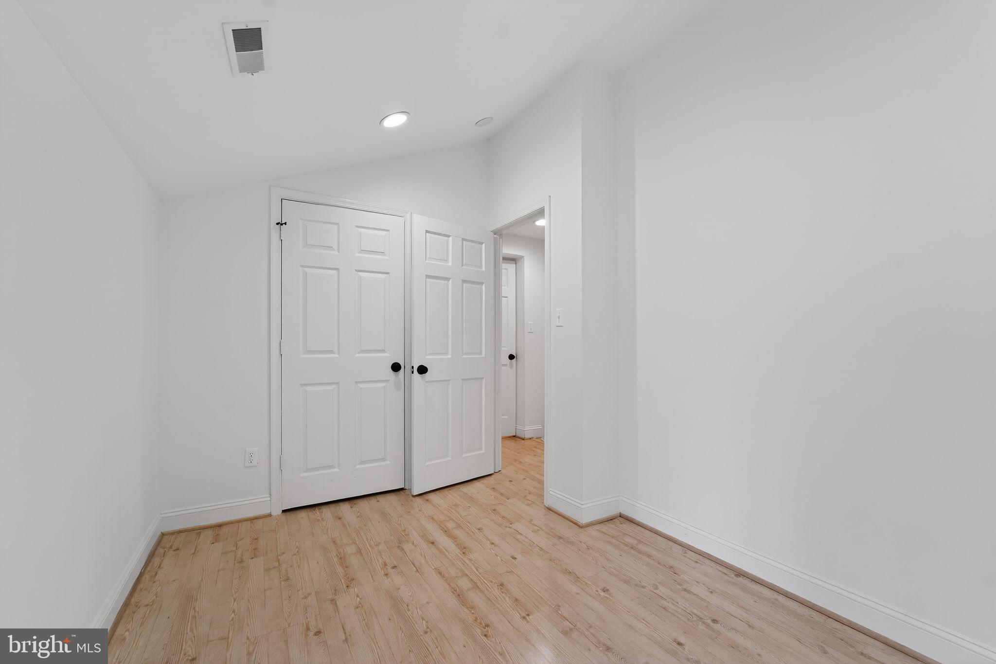 NORTH KENSINGTON - Residential