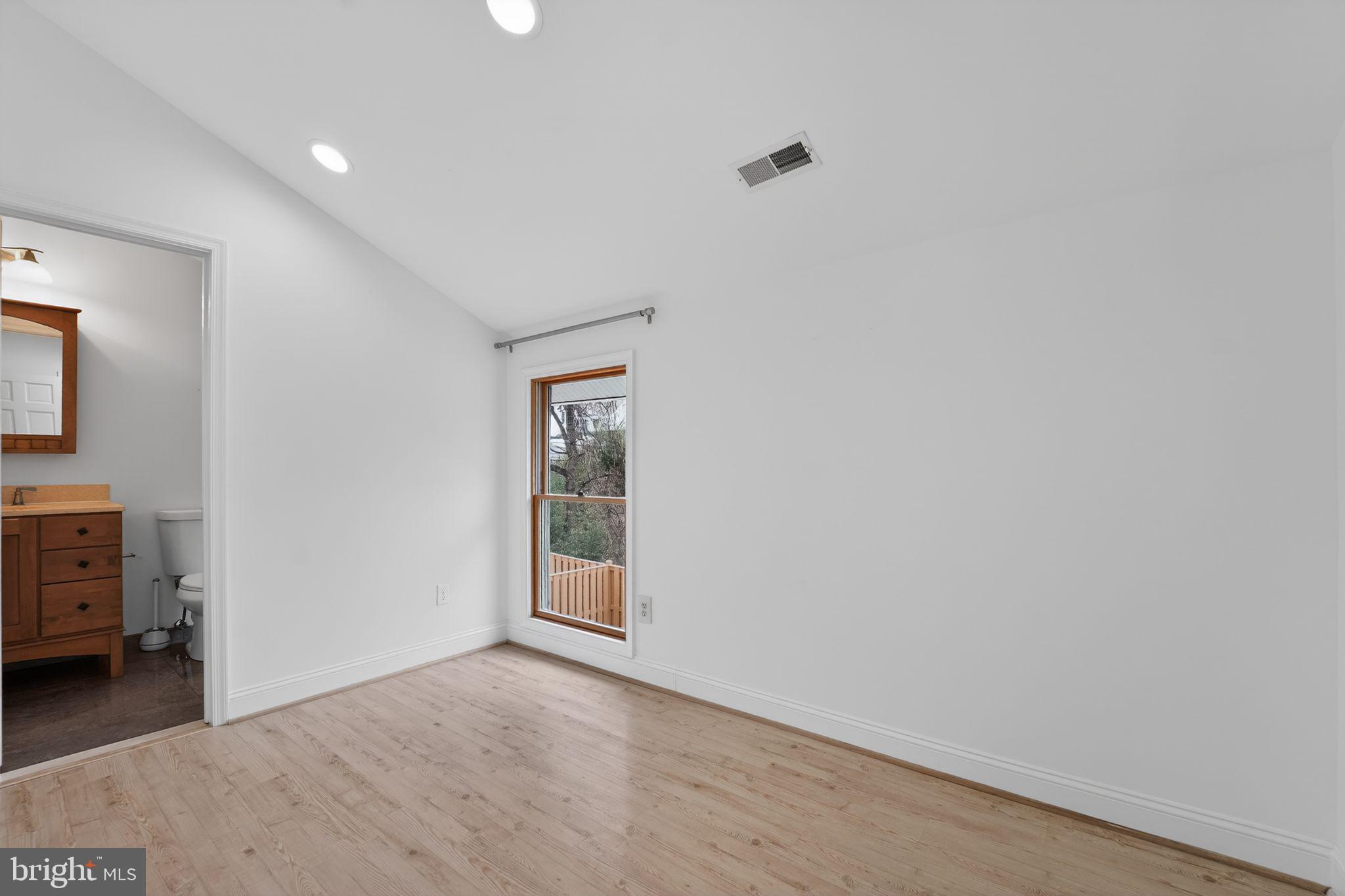 NORTH KENSINGTON - Residential