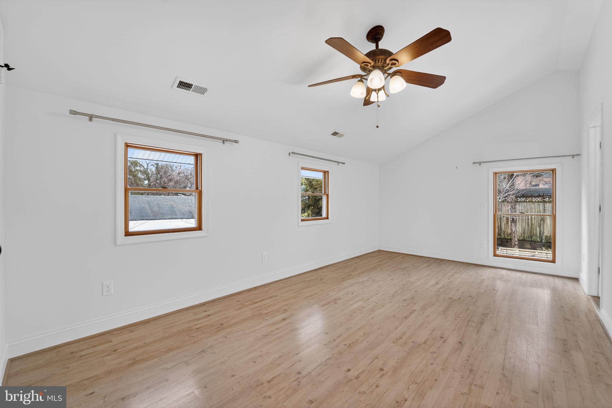 NORTH KENSINGTON - Residential