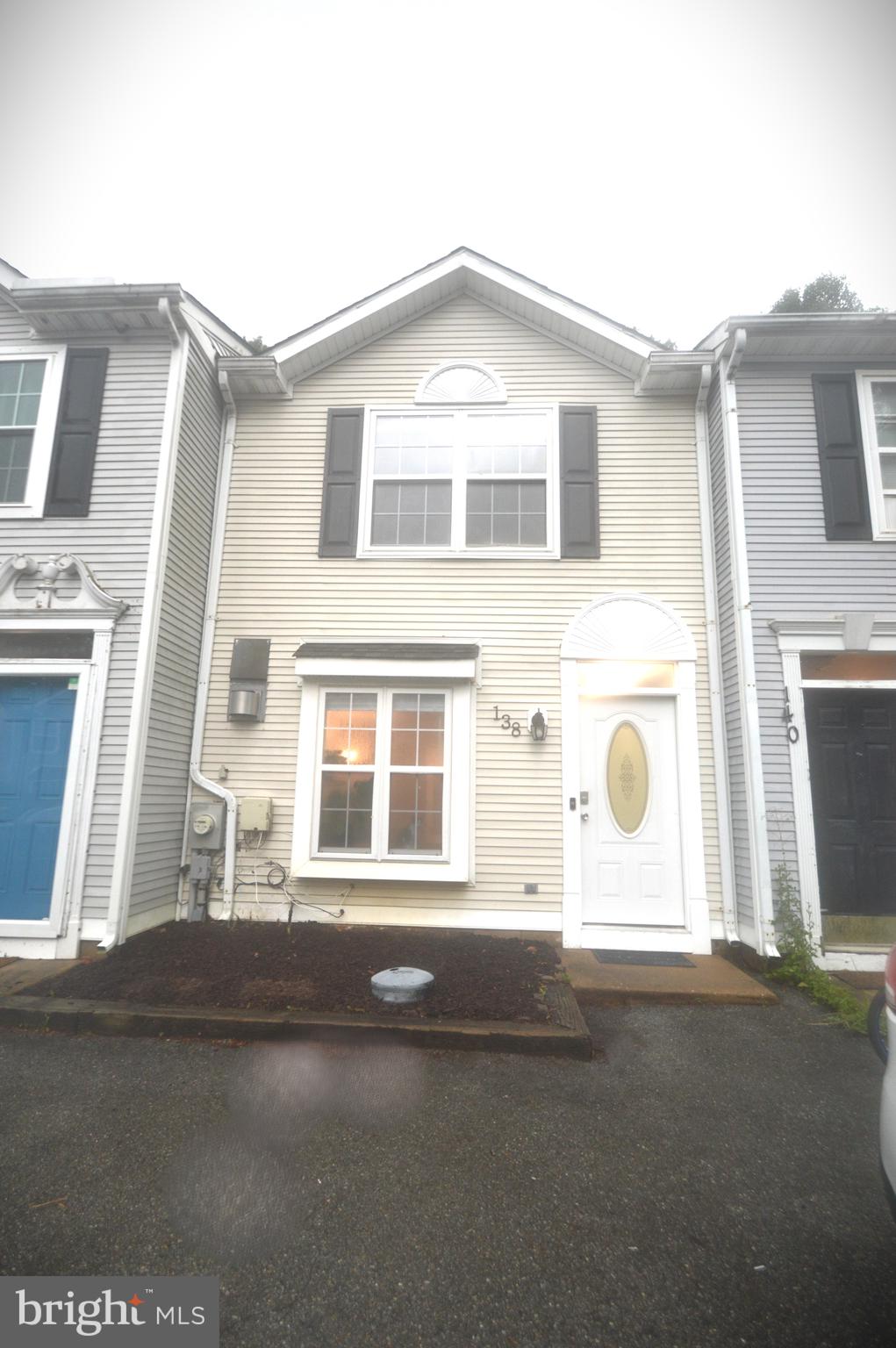 138 CREEKSIDE CT