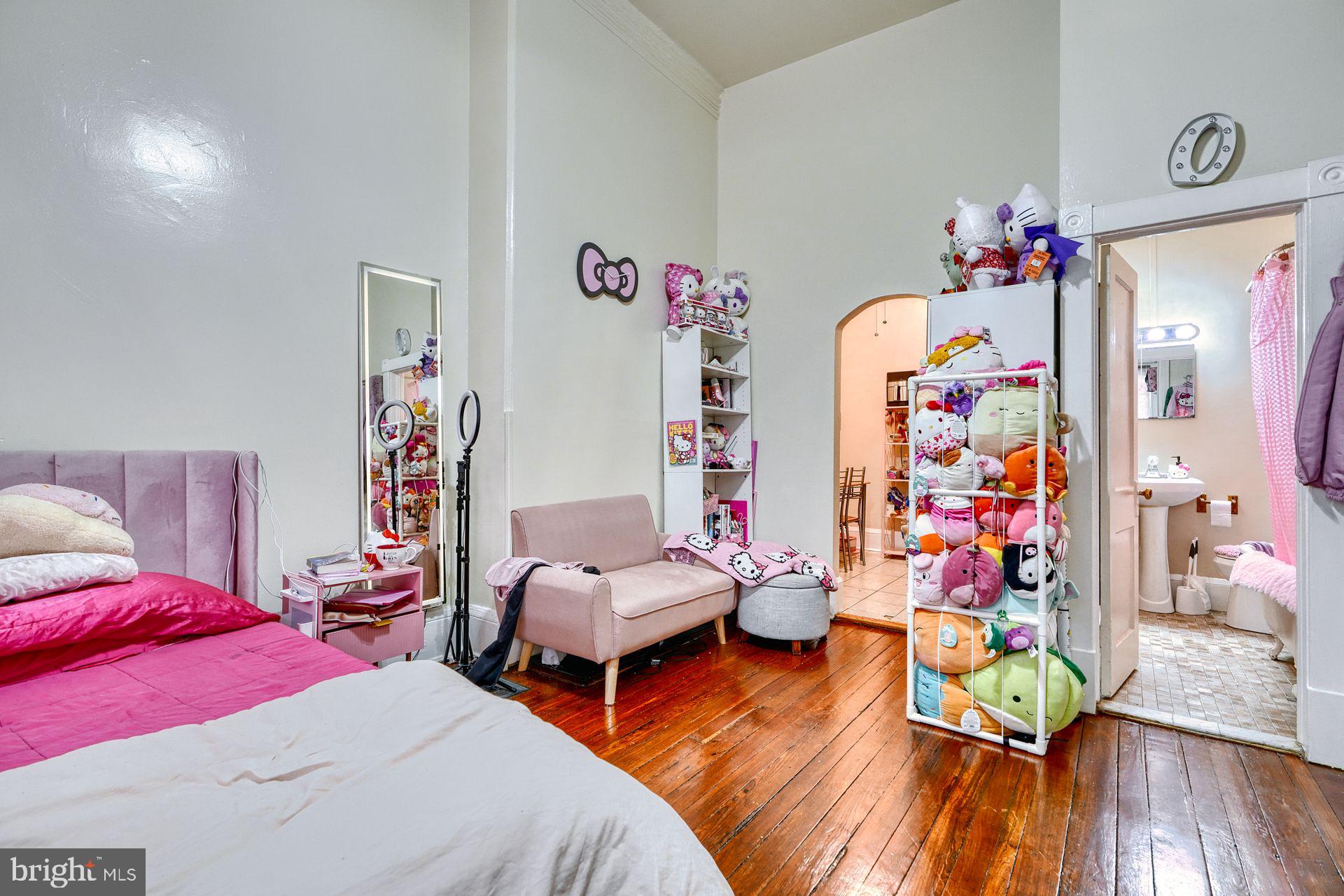 CHARLES VILLAGE - Commercial Sale