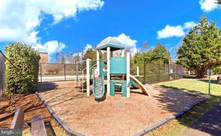 WOODGATE MANOR - Residential Lease