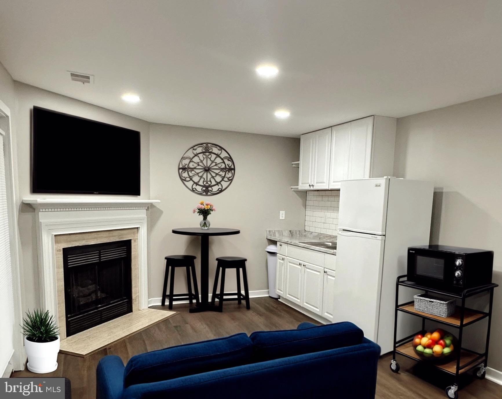 WOODGATE MANOR - Residential Lease