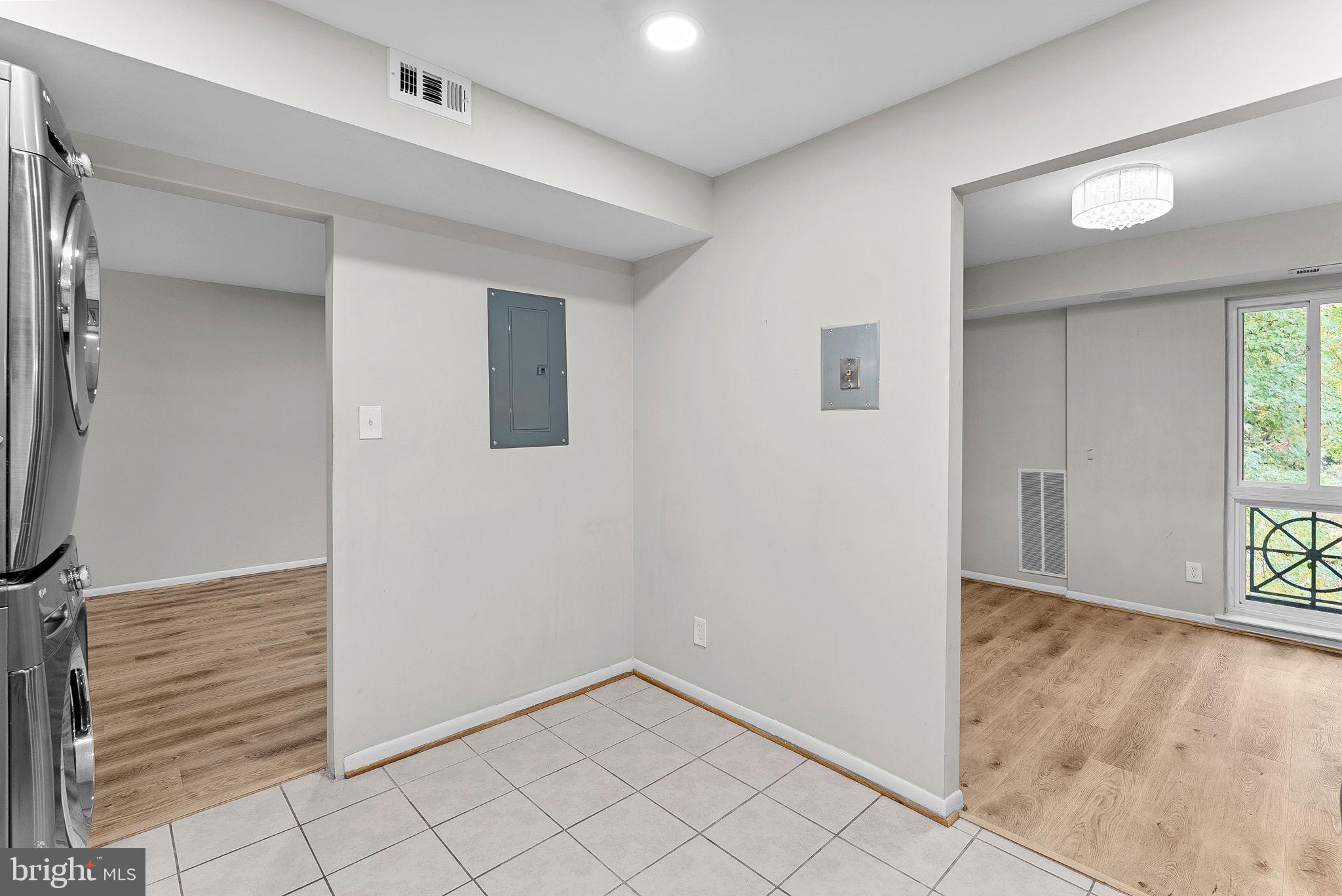 HUNTERS WOODS VILLAGE - Residential