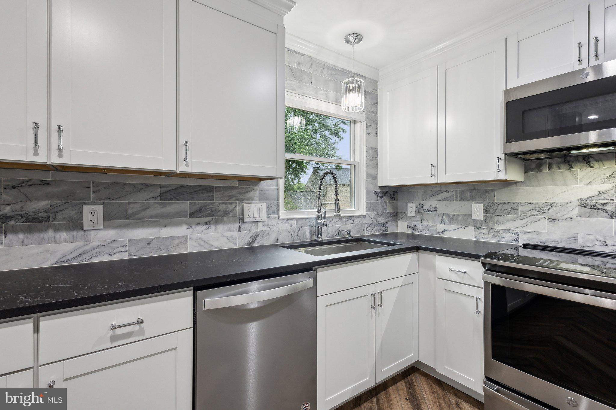 EMERALD CHASE - Residential