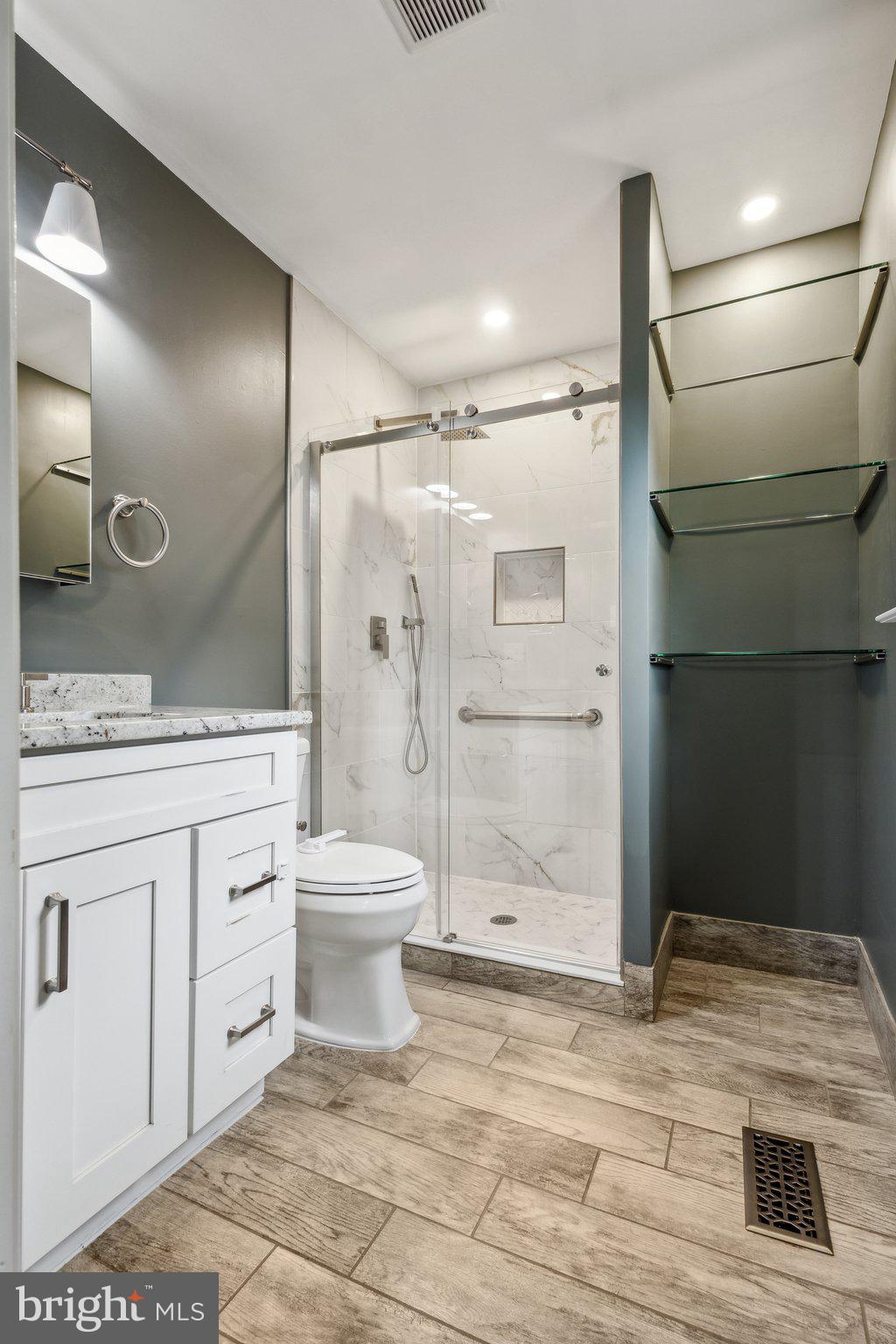 EMERALD CHASE - Residential