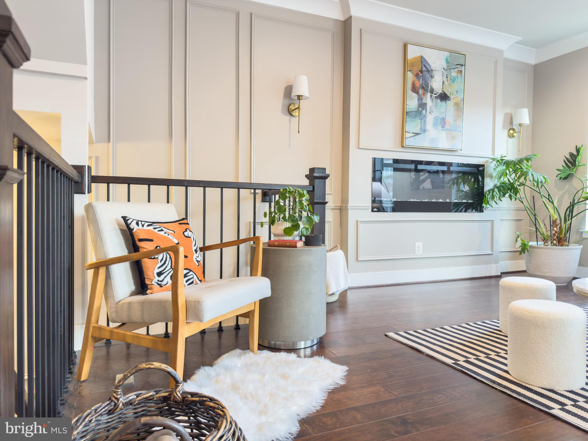 SUNRISE SQUARE - Residential