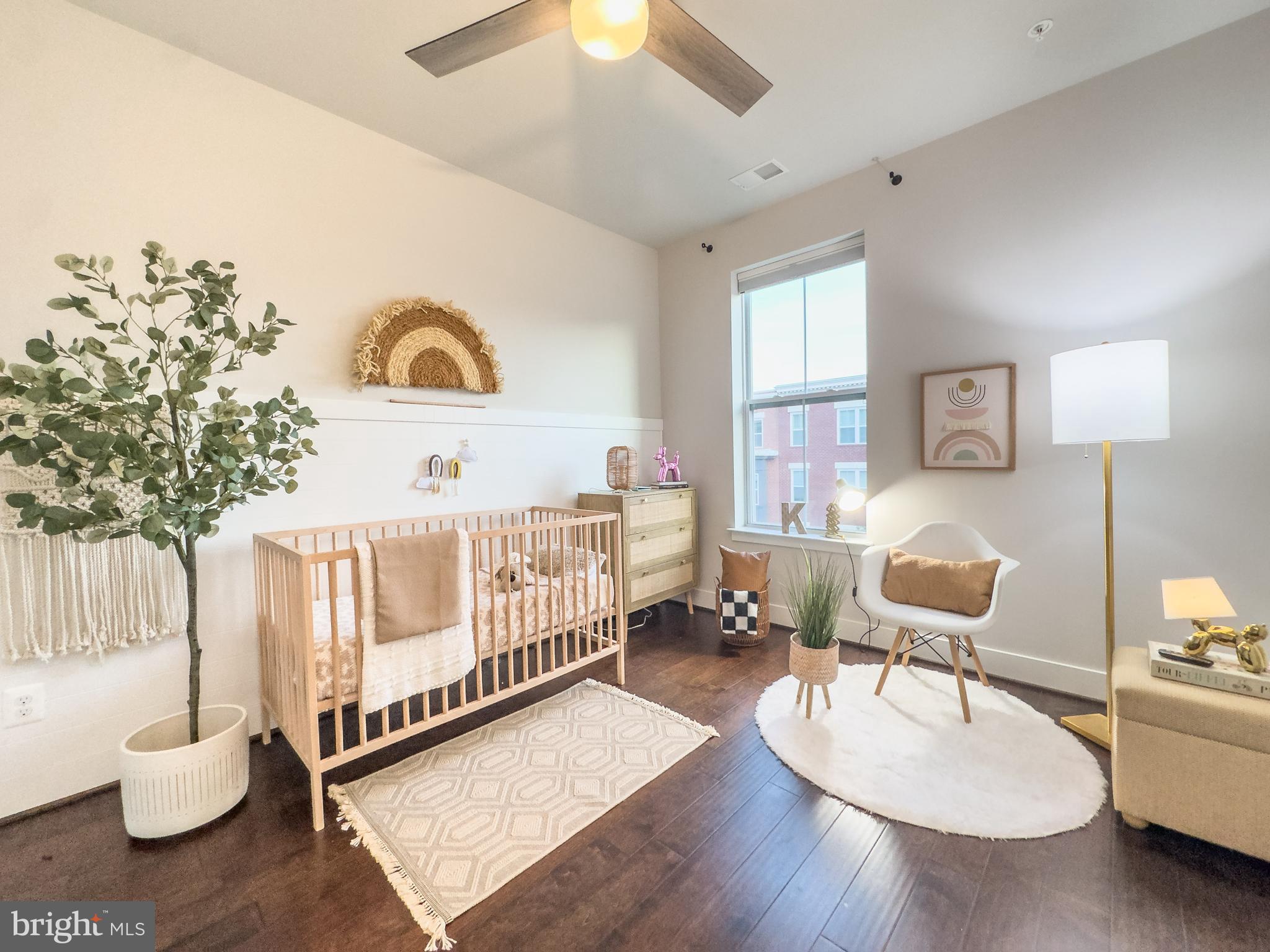 SUNRISE SQUARE - Residential