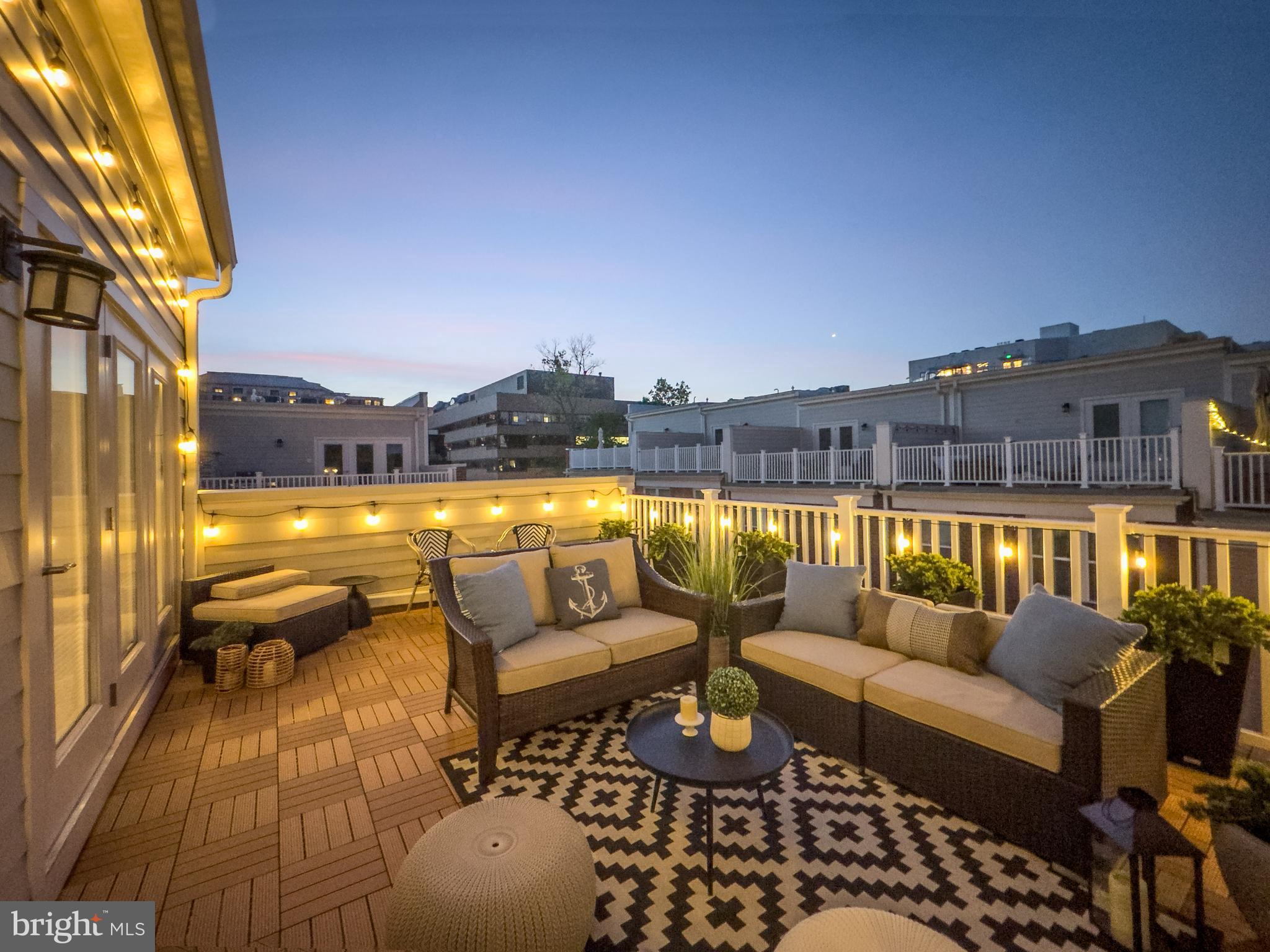 SUNRISE SQUARE - Residential