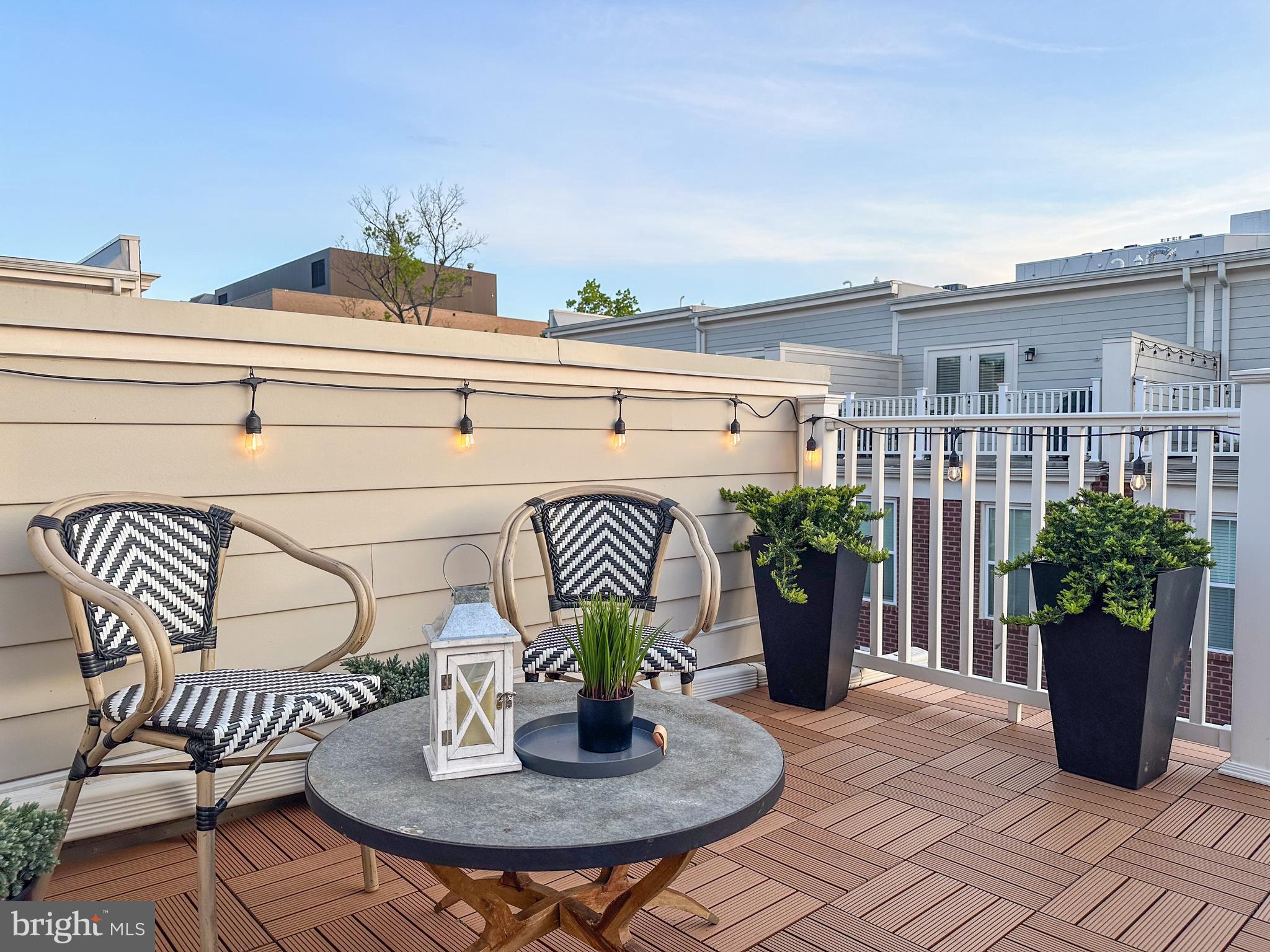 SUNRISE SQUARE - Residential