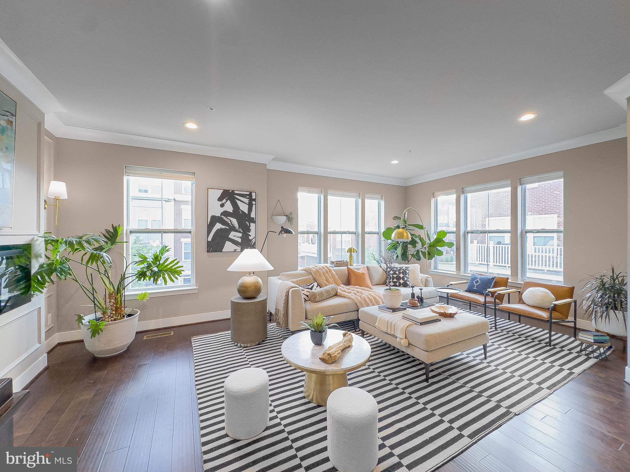 SUNRISE SQUARE - Residential