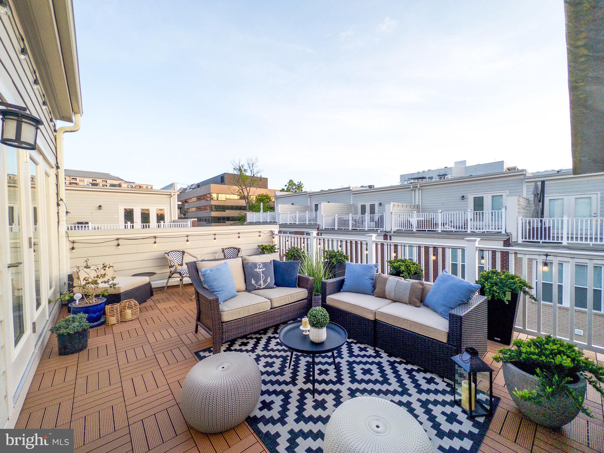 SUNRISE SQUARE - Residential