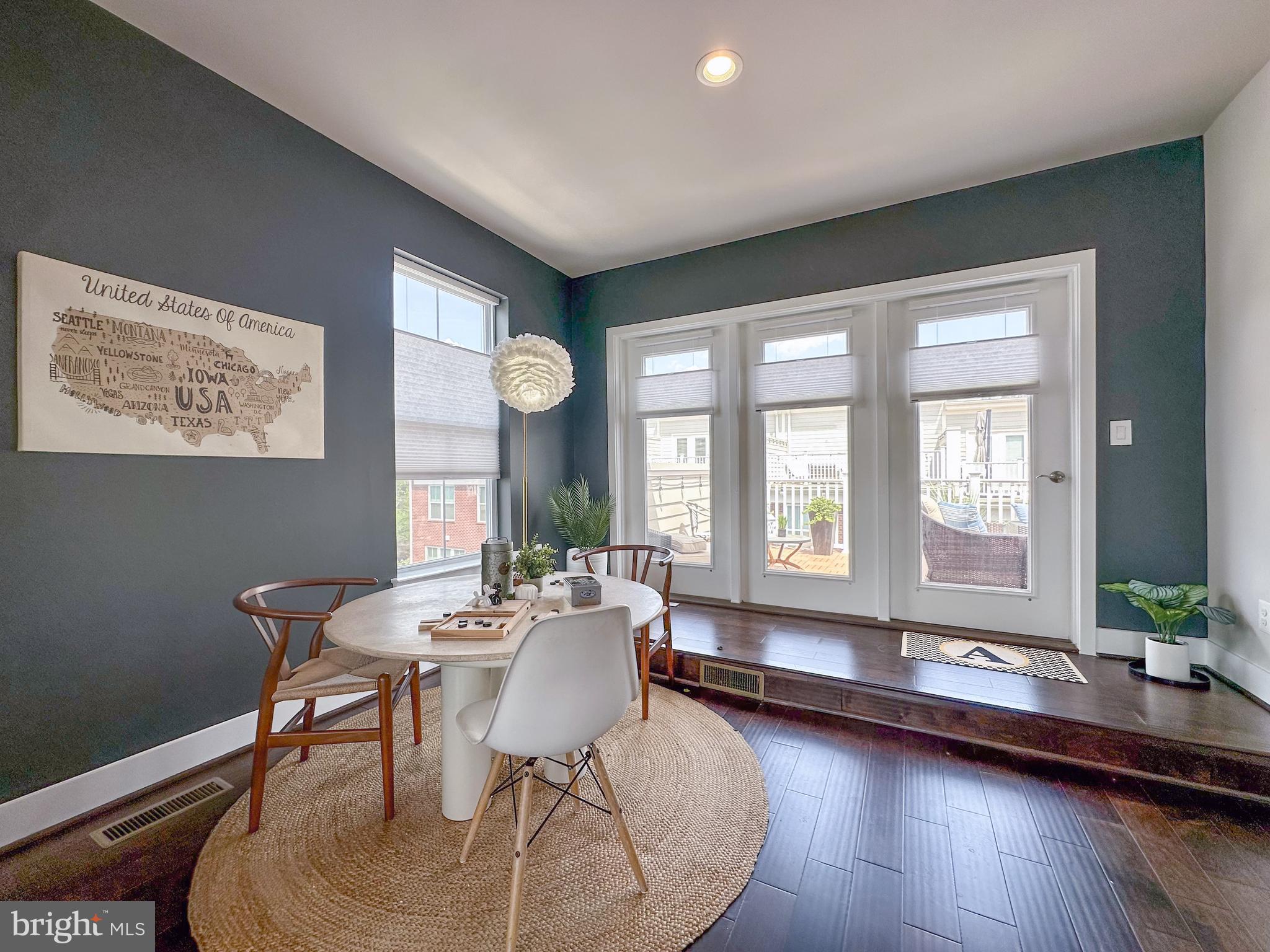 SUNRISE SQUARE - Residential