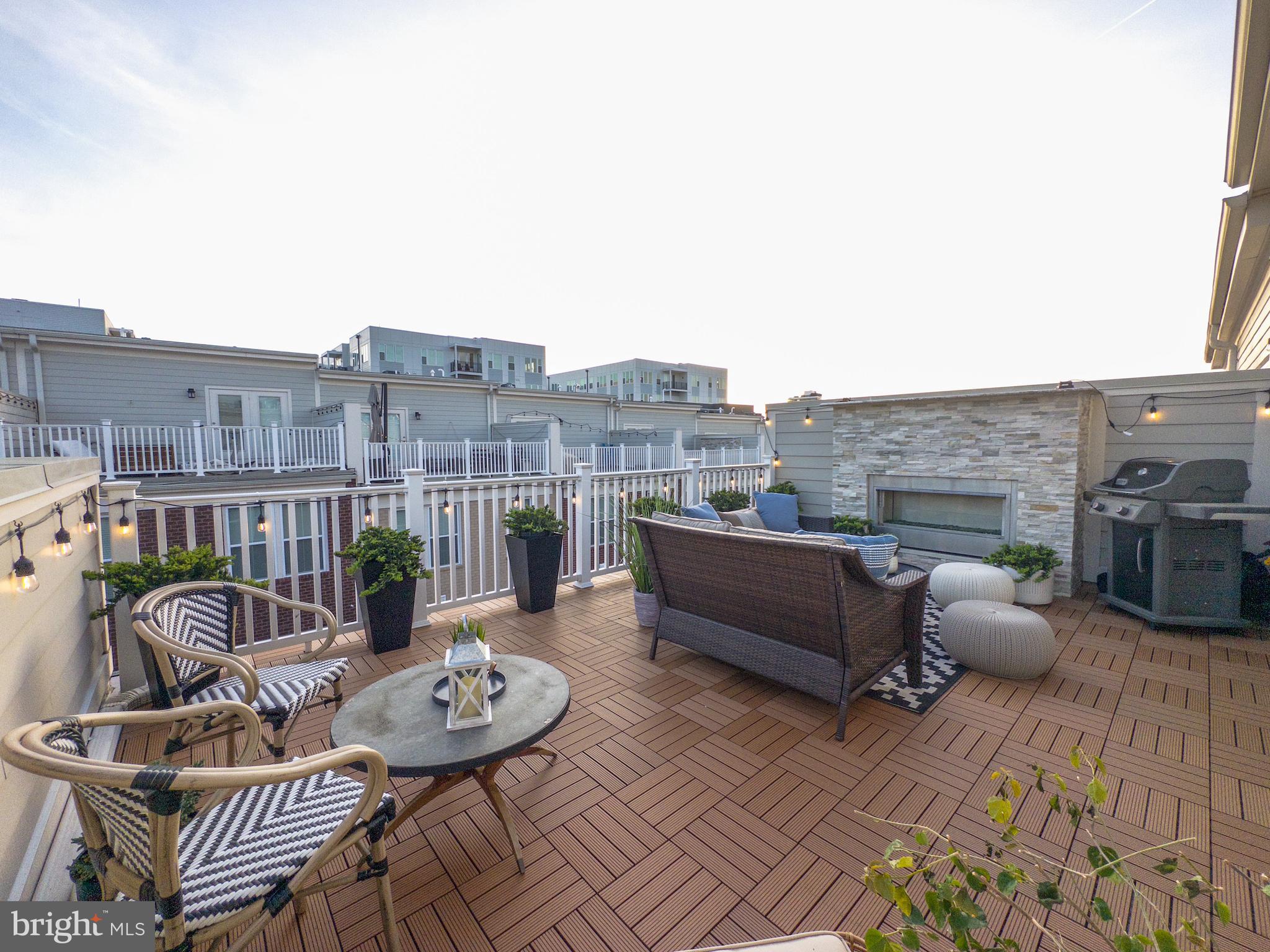 SUNRISE SQUARE - Residential