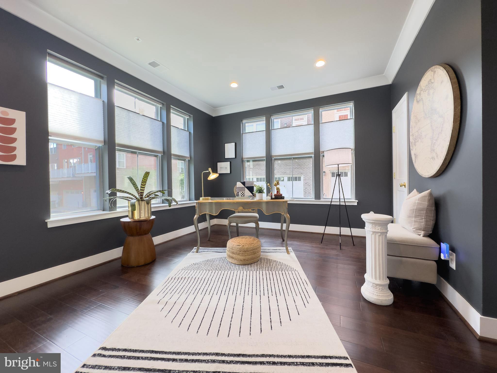 SUNRISE SQUARE - Residential