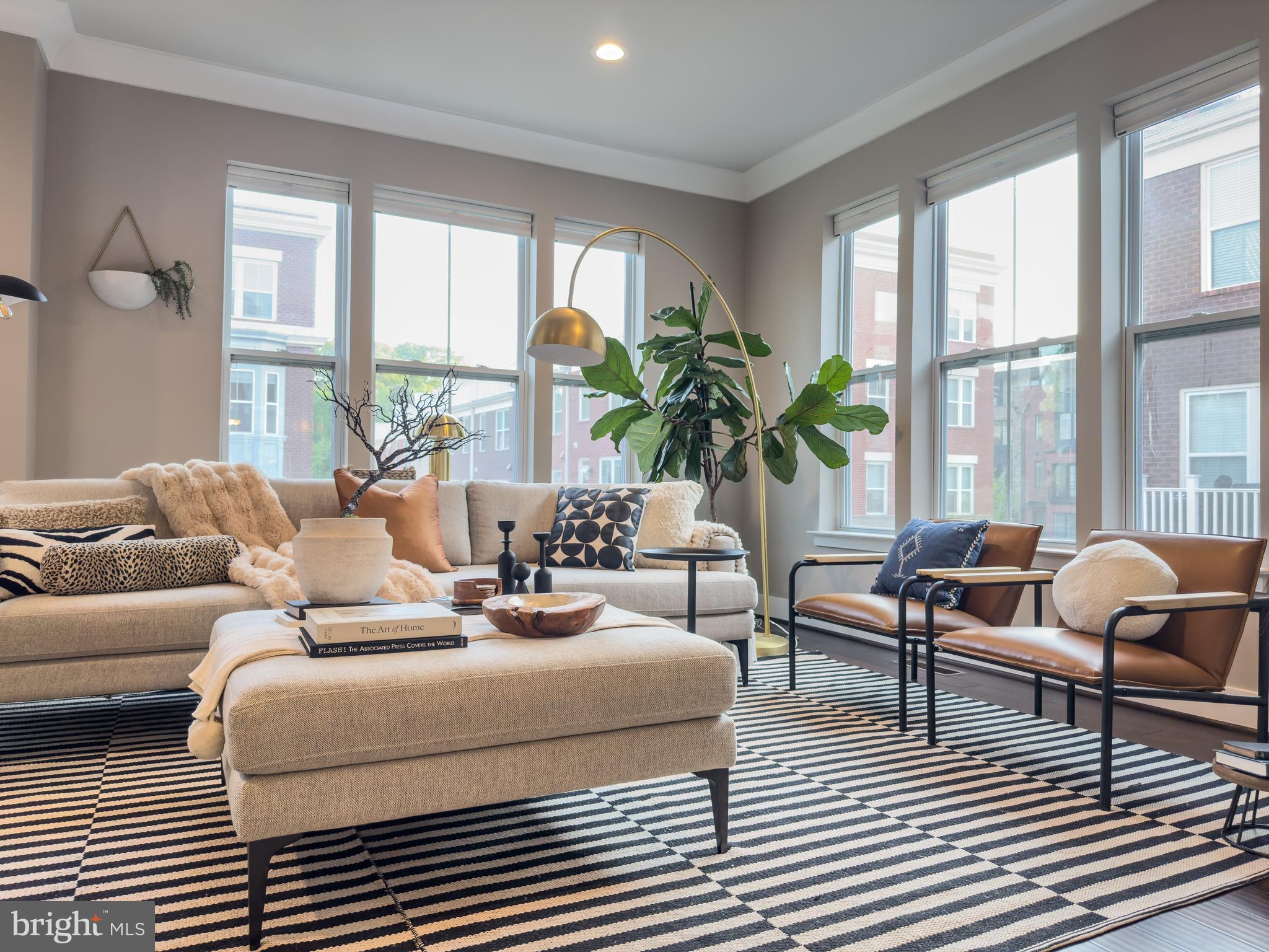 SUNRISE SQUARE - Residential