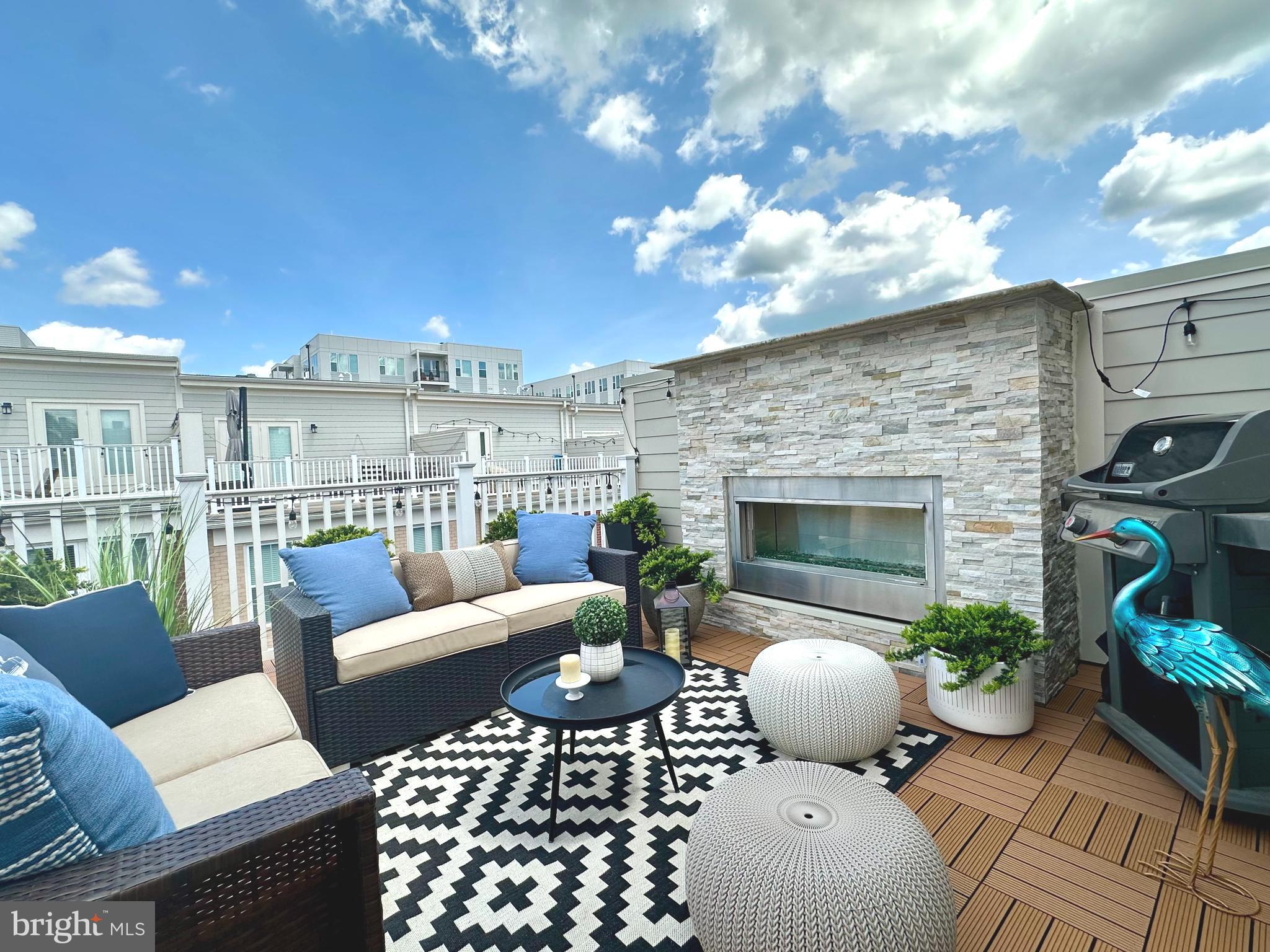 SUNRISE SQUARE - Residential