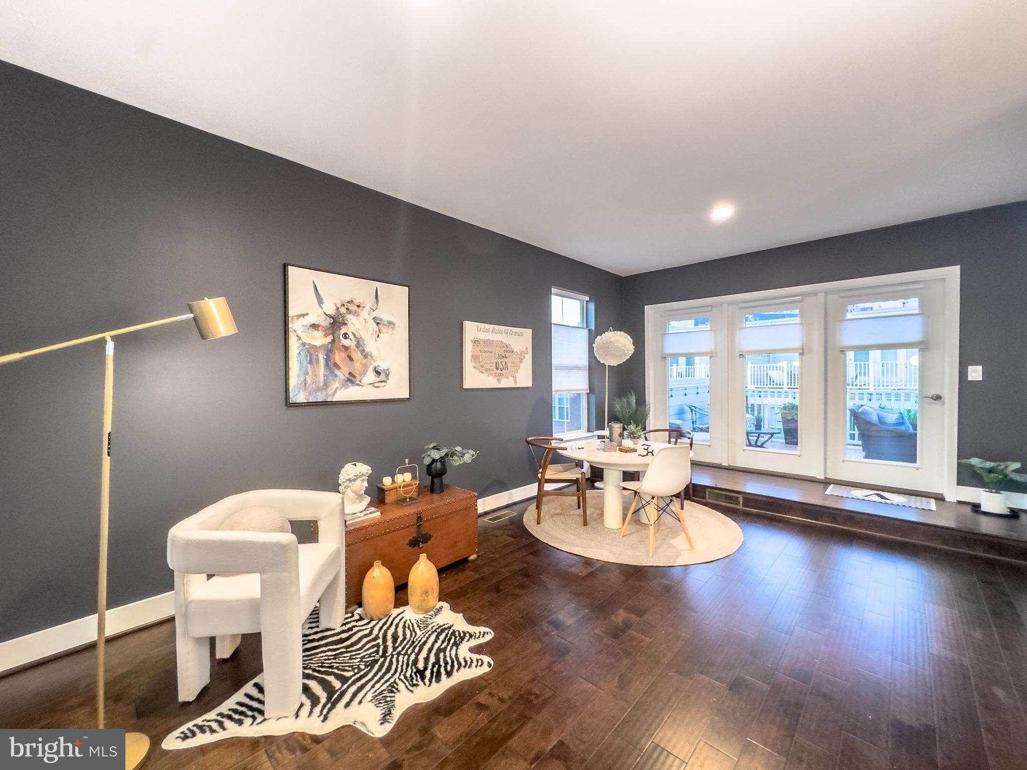 SUNRISE SQUARE - Residential