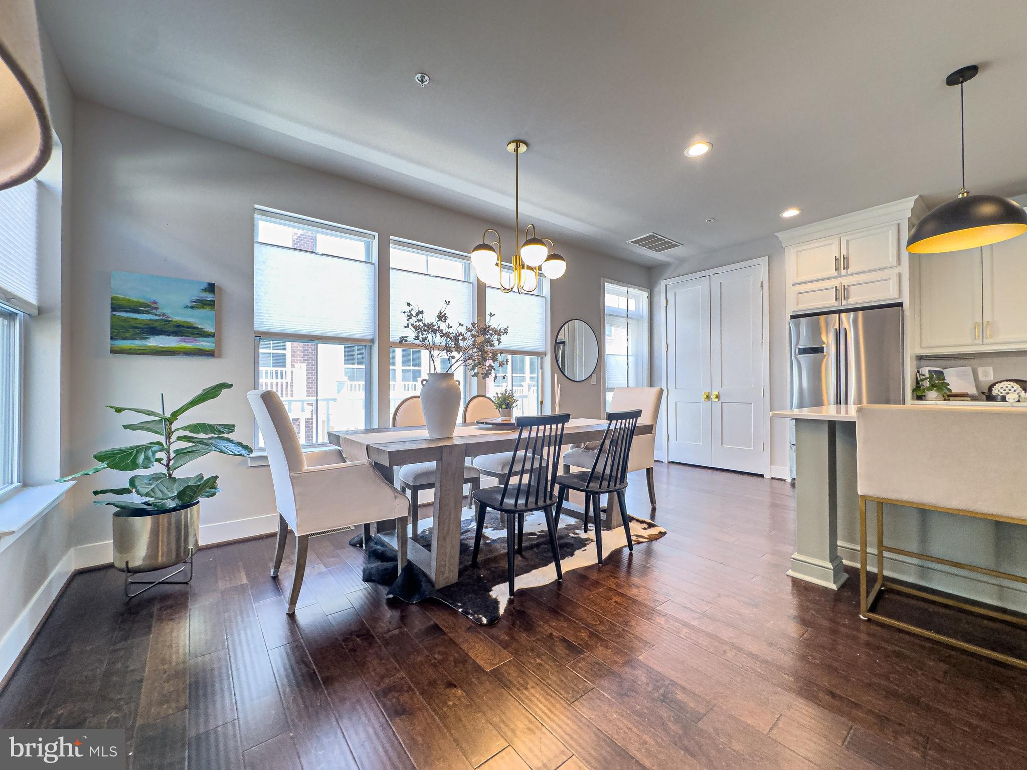 SUNRISE SQUARE - Residential