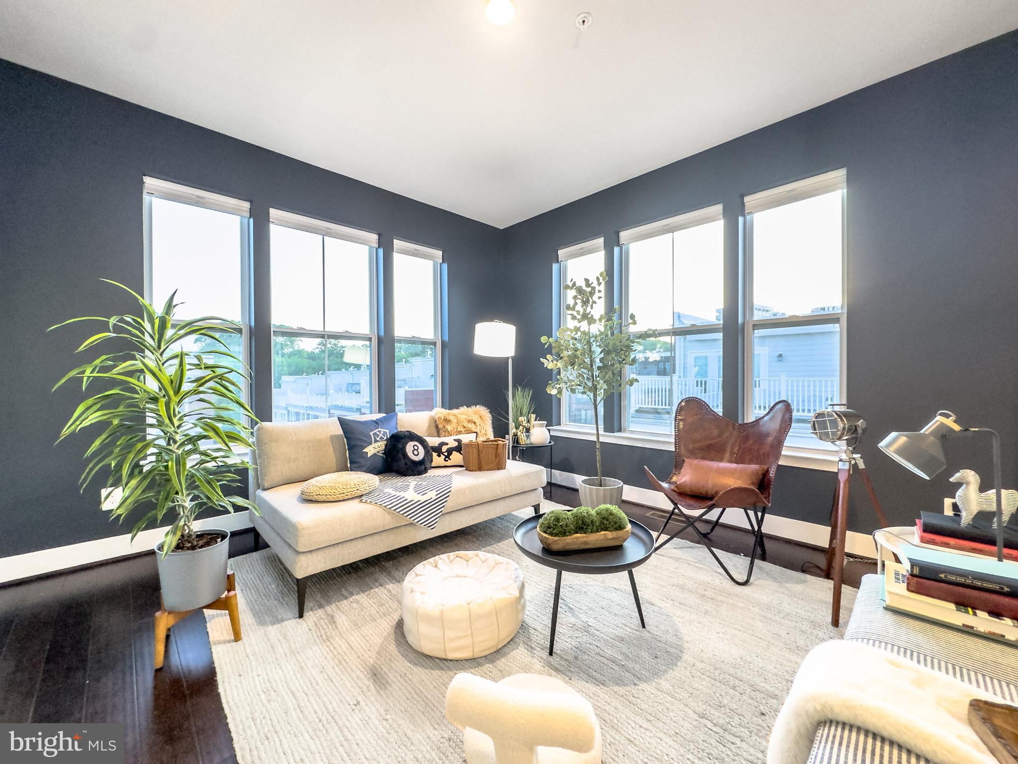 SUNRISE SQUARE - Residential