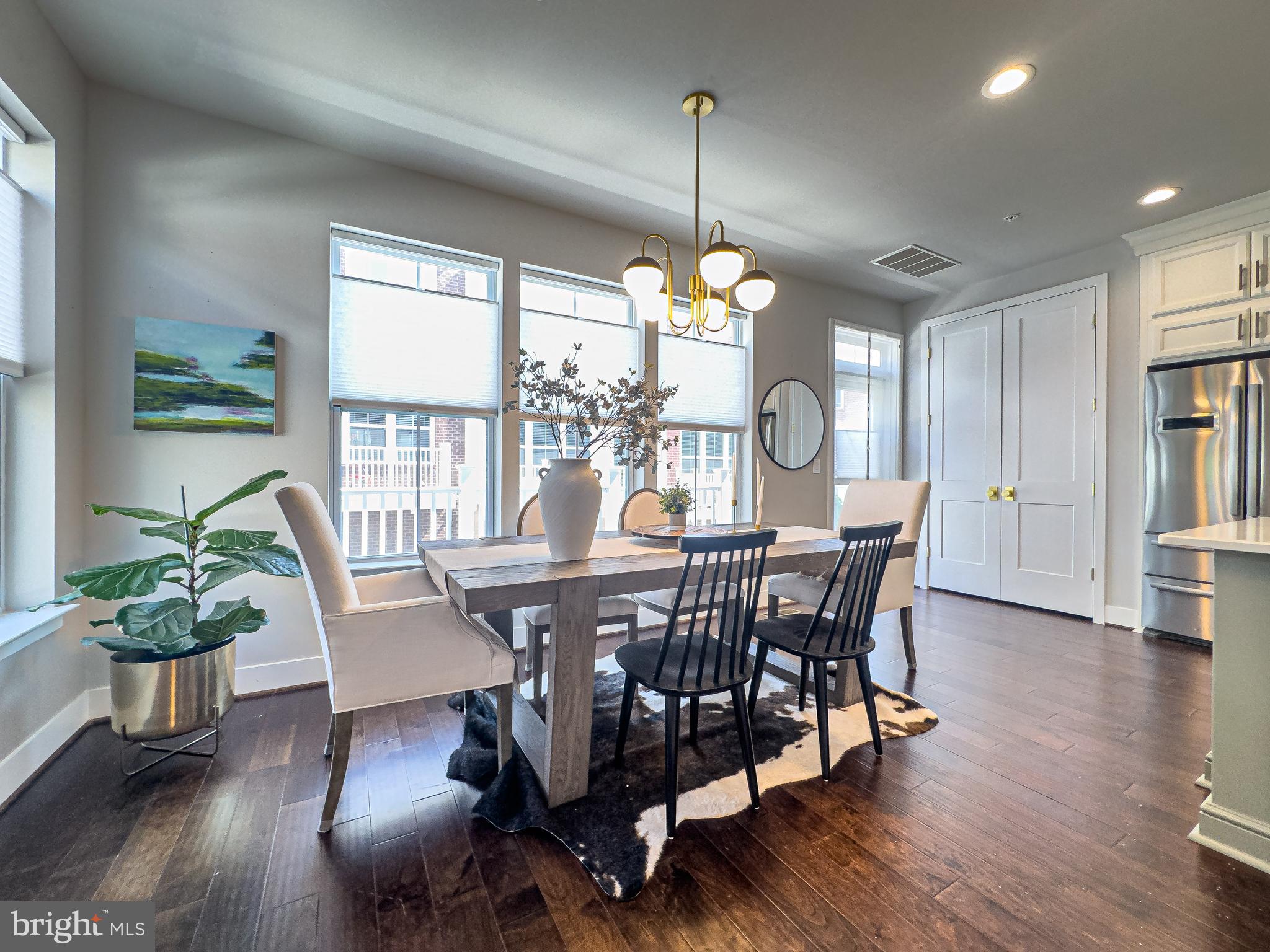 SUNRISE SQUARE - Residential