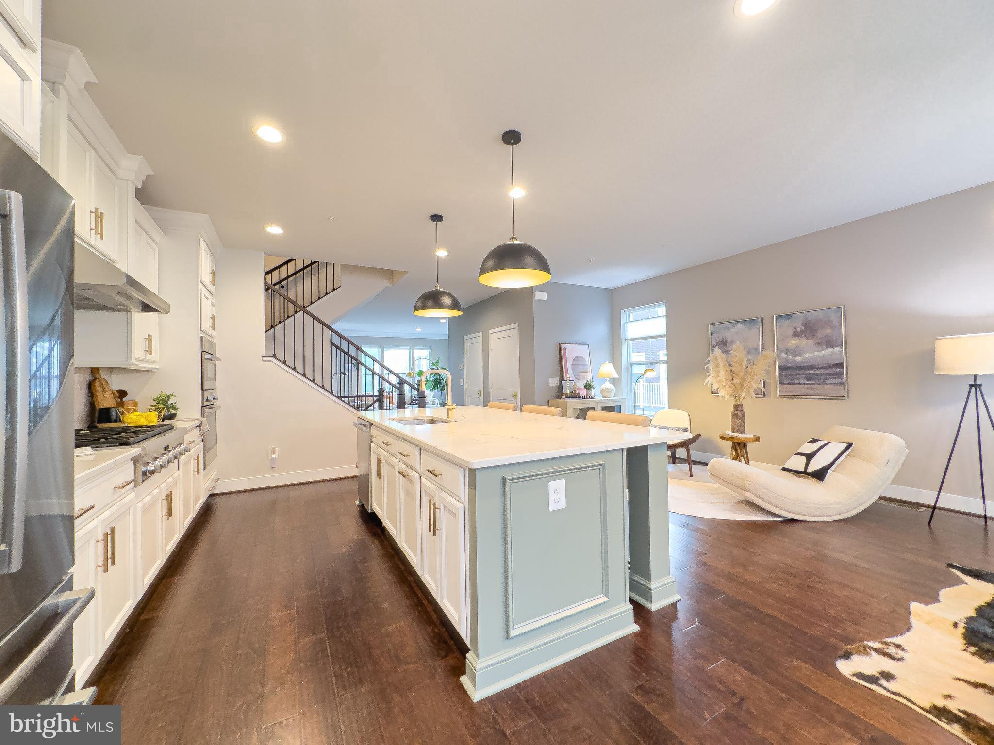 SUNRISE SQUARE - Residential