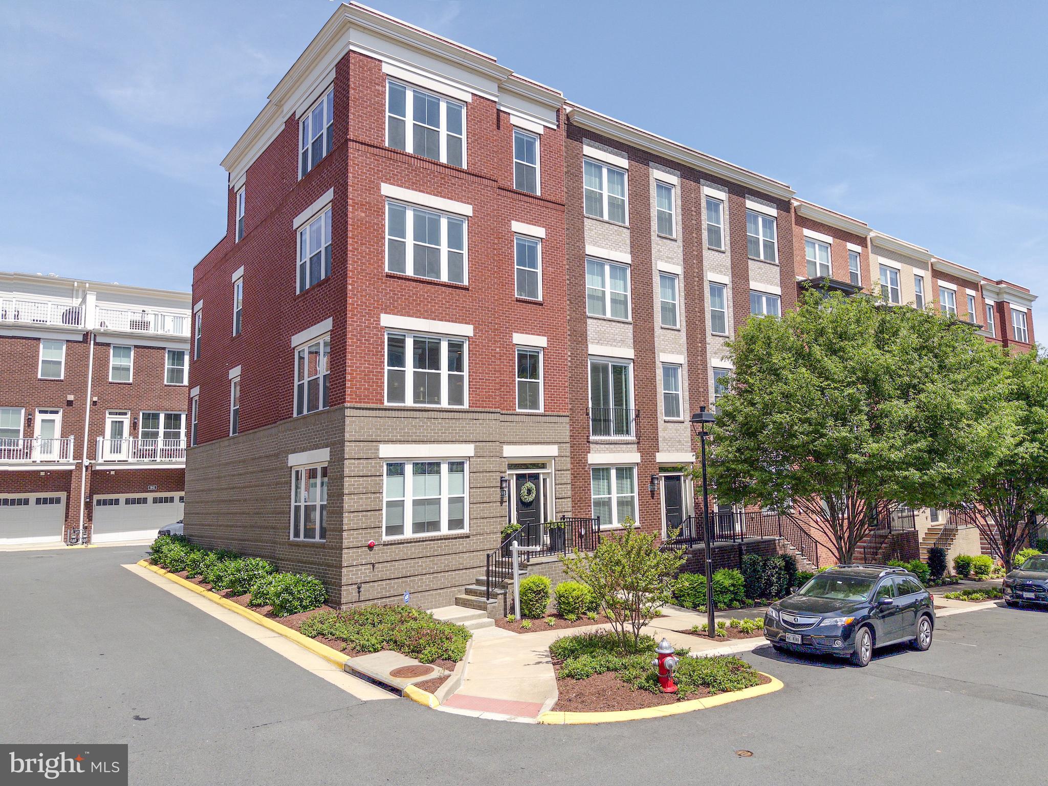 SUNRISE SQUARE - Residential