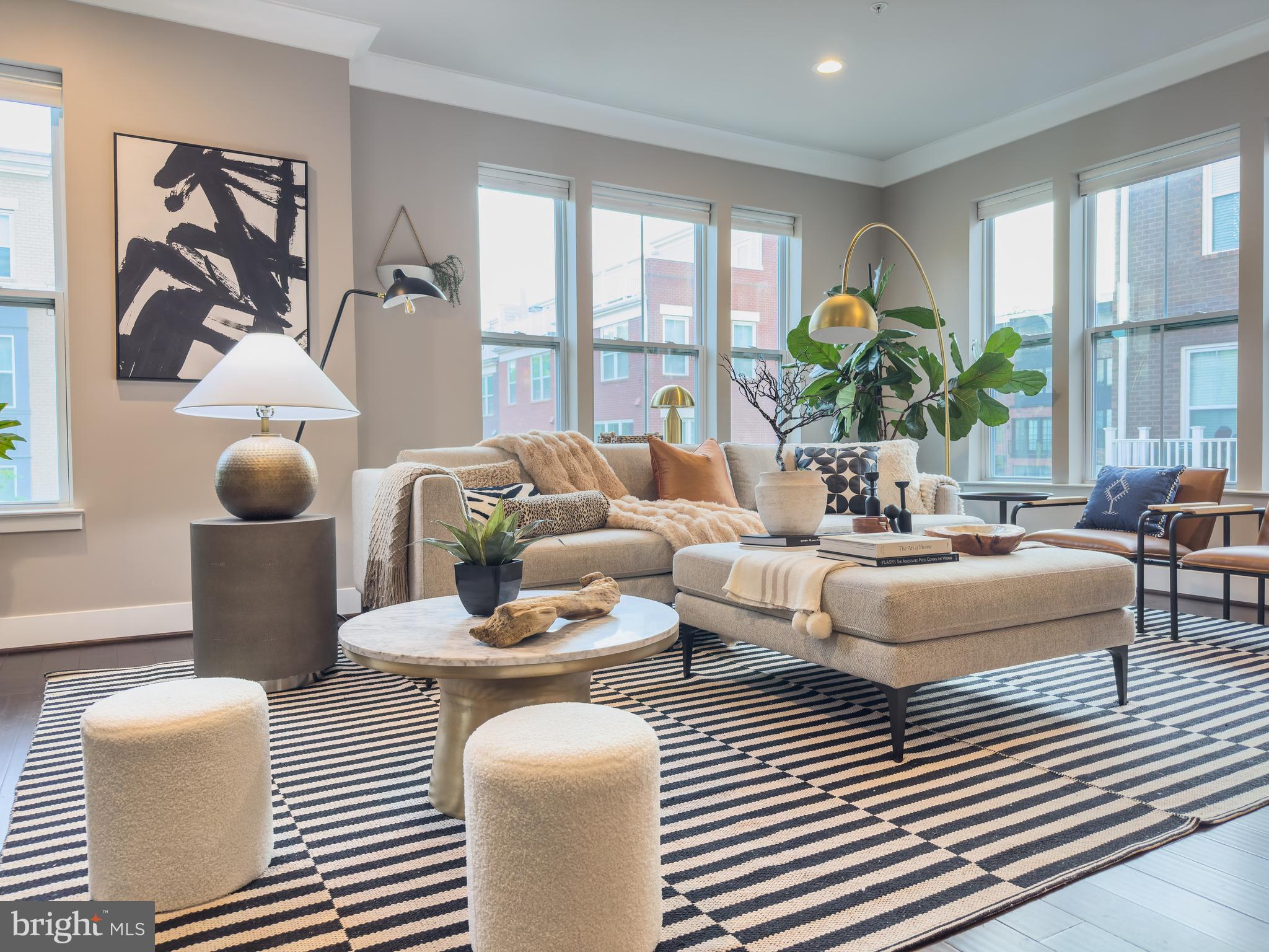 SUNRISE SQUARE - Residential