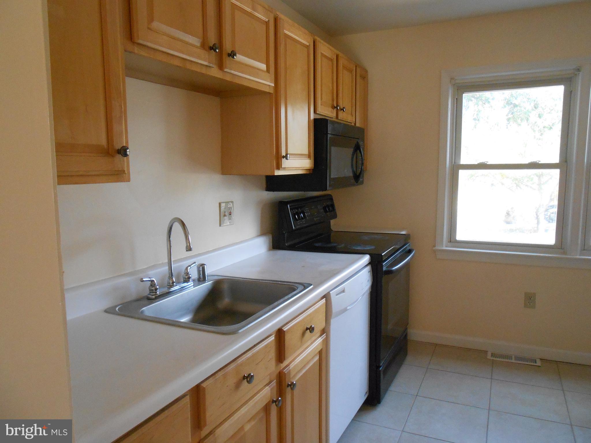 SHADY GROVE VILLAGE - Residential Lease