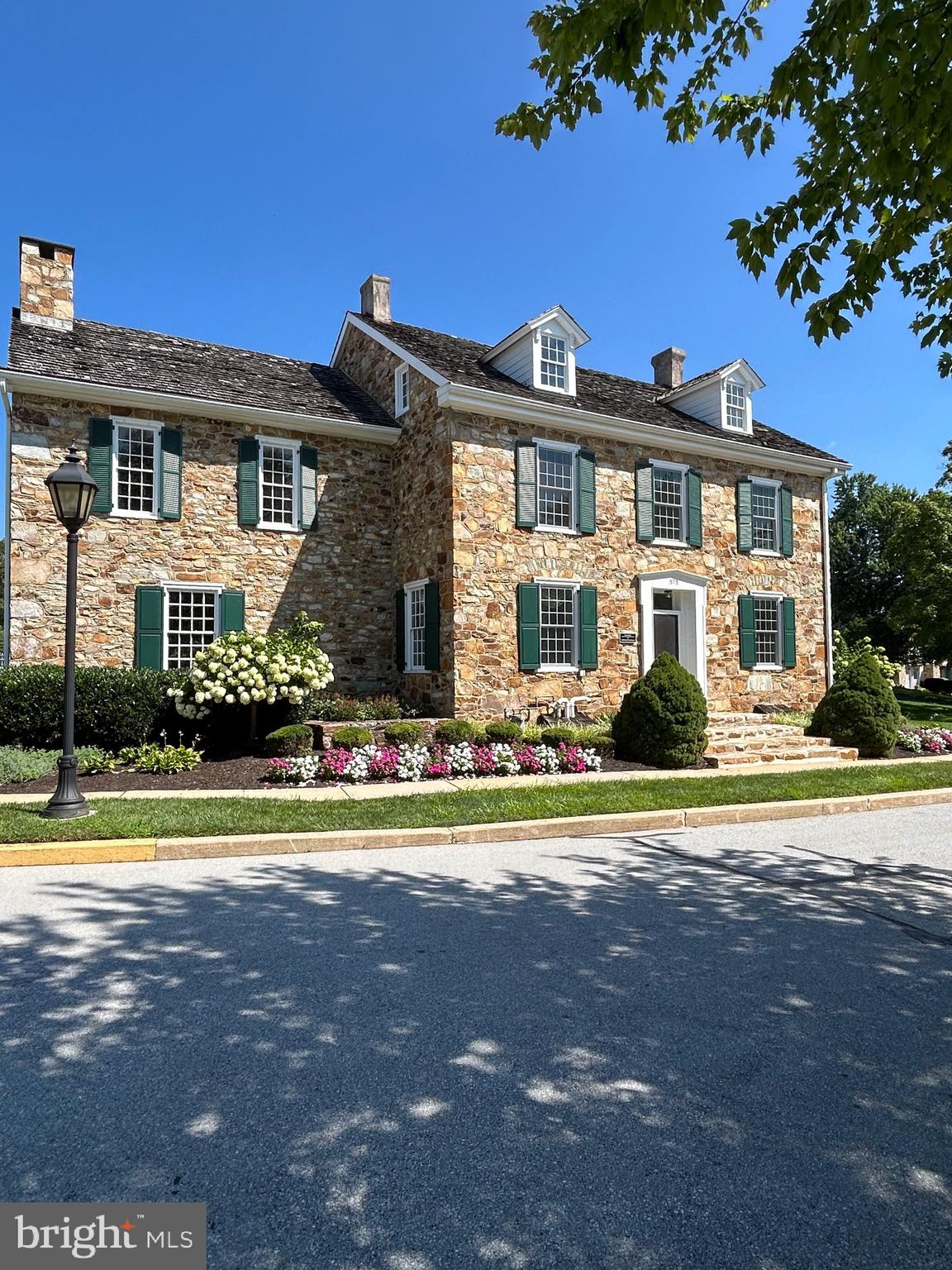 EVIAN - Residential Lease