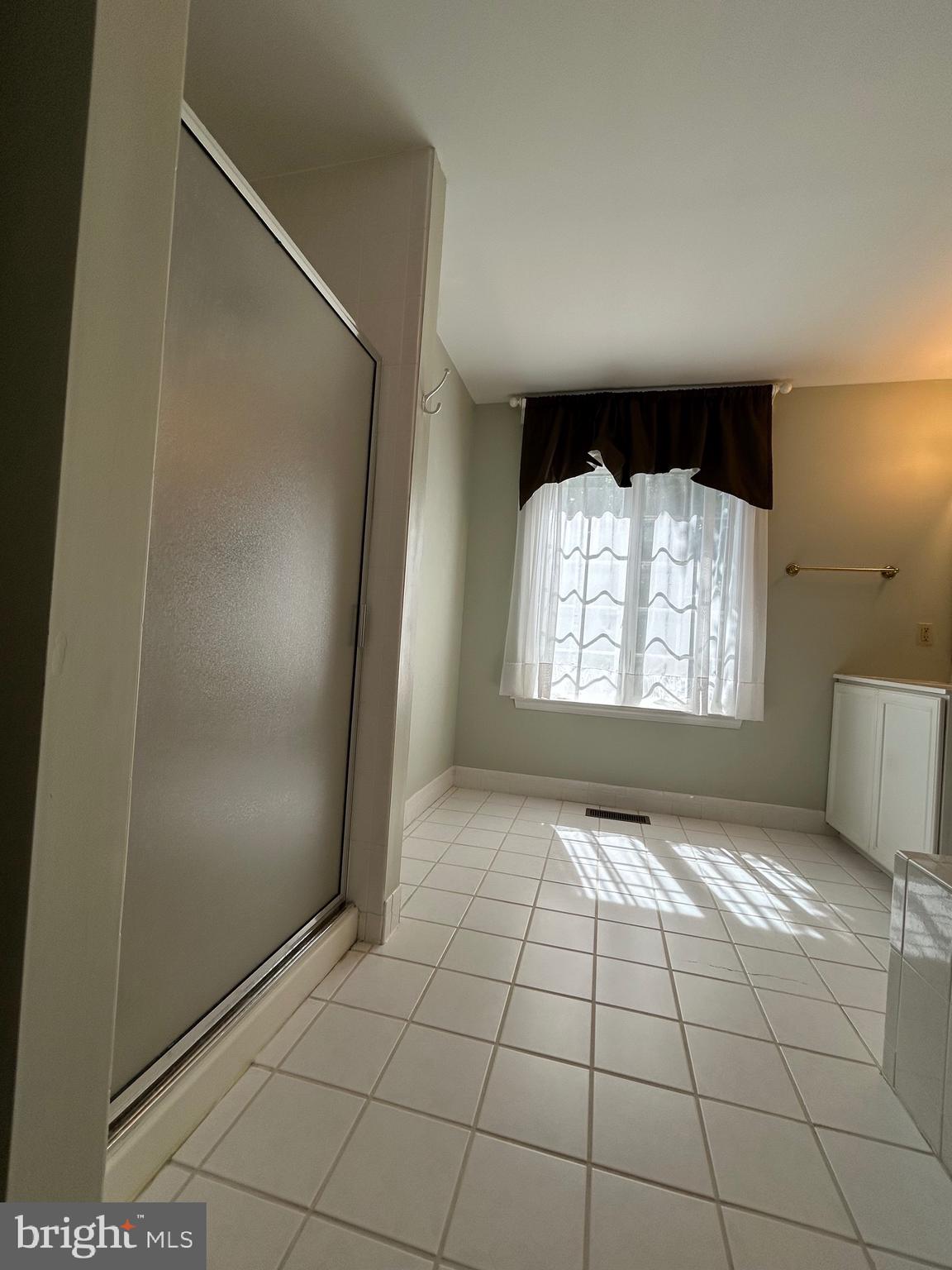 EVIAN - Residential Lease