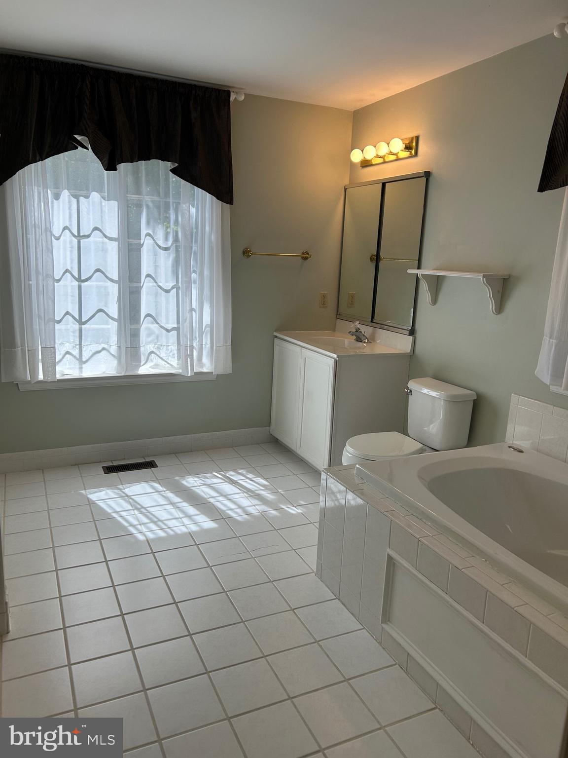 EVIAN - Residential Lease