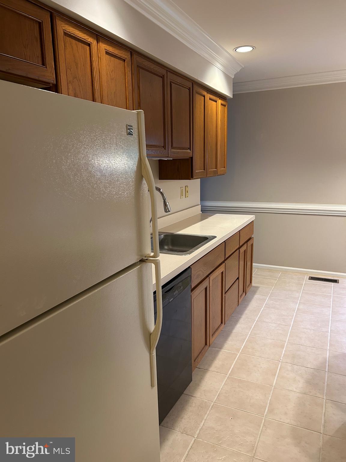 EVIAN - Residential Lease