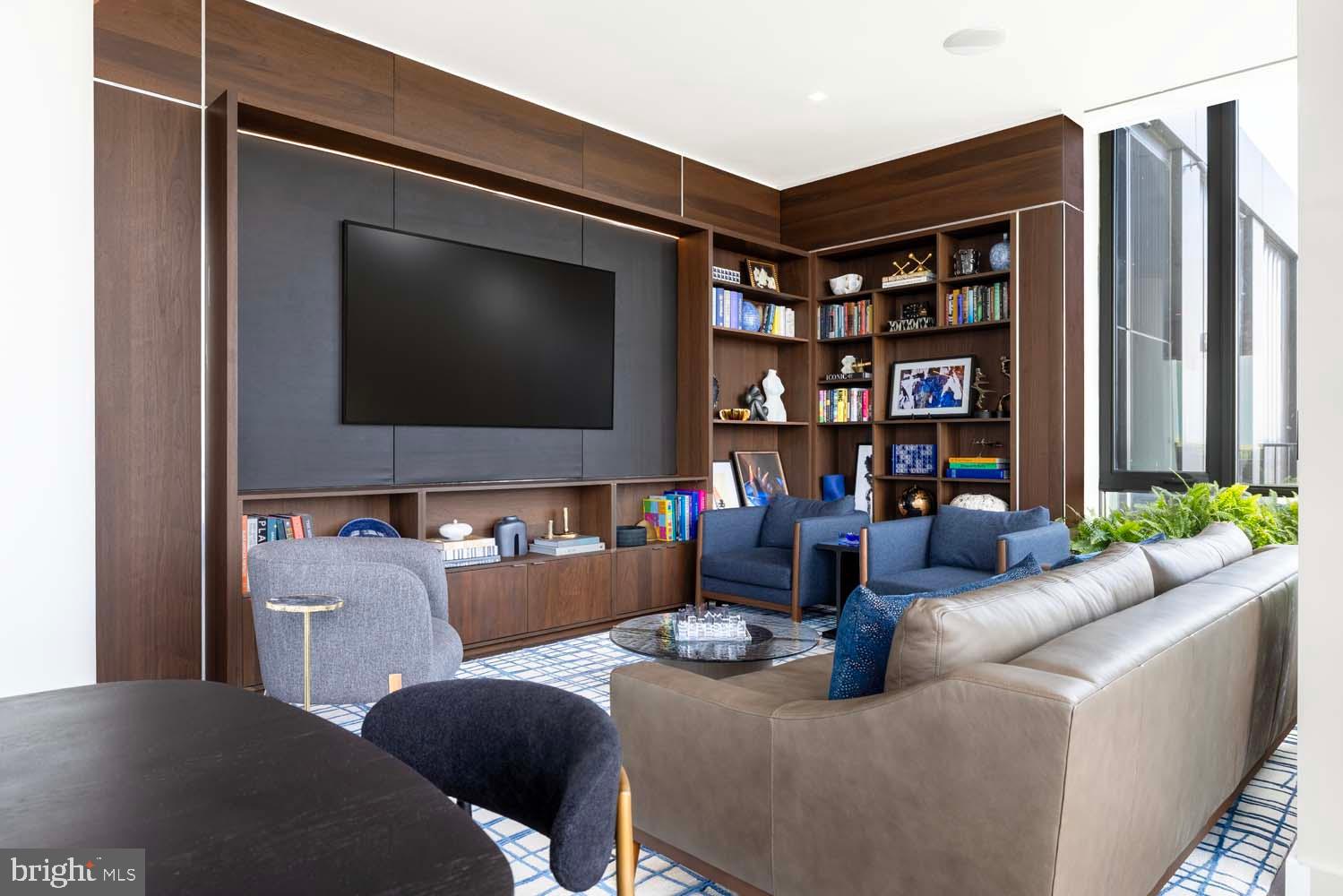 CRYSTAL CITY - Residential Lease