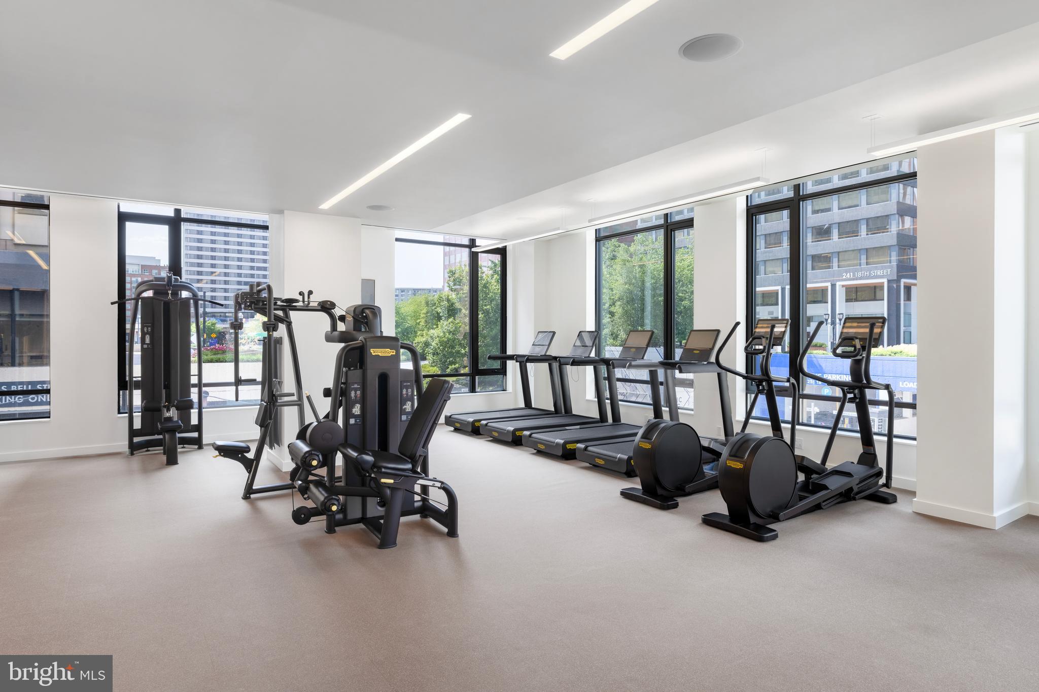 CRYSTAL CITY - Residential Lease