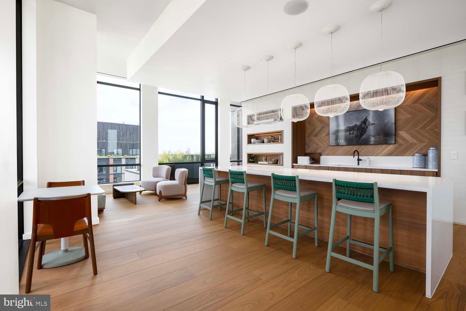 CRYSTAL CITY - Residential Lease