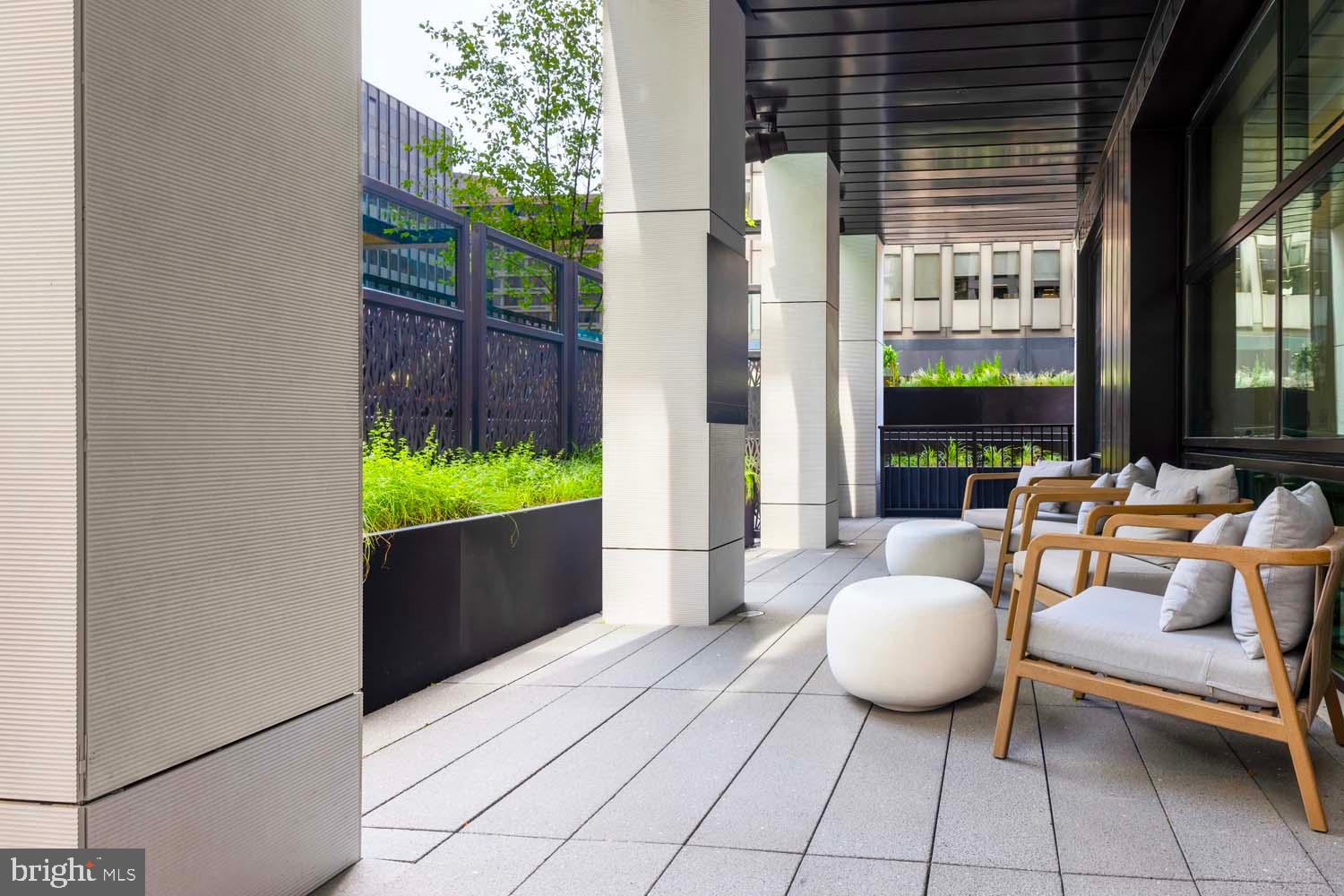 CRYSTAL CITY - Residential Lease