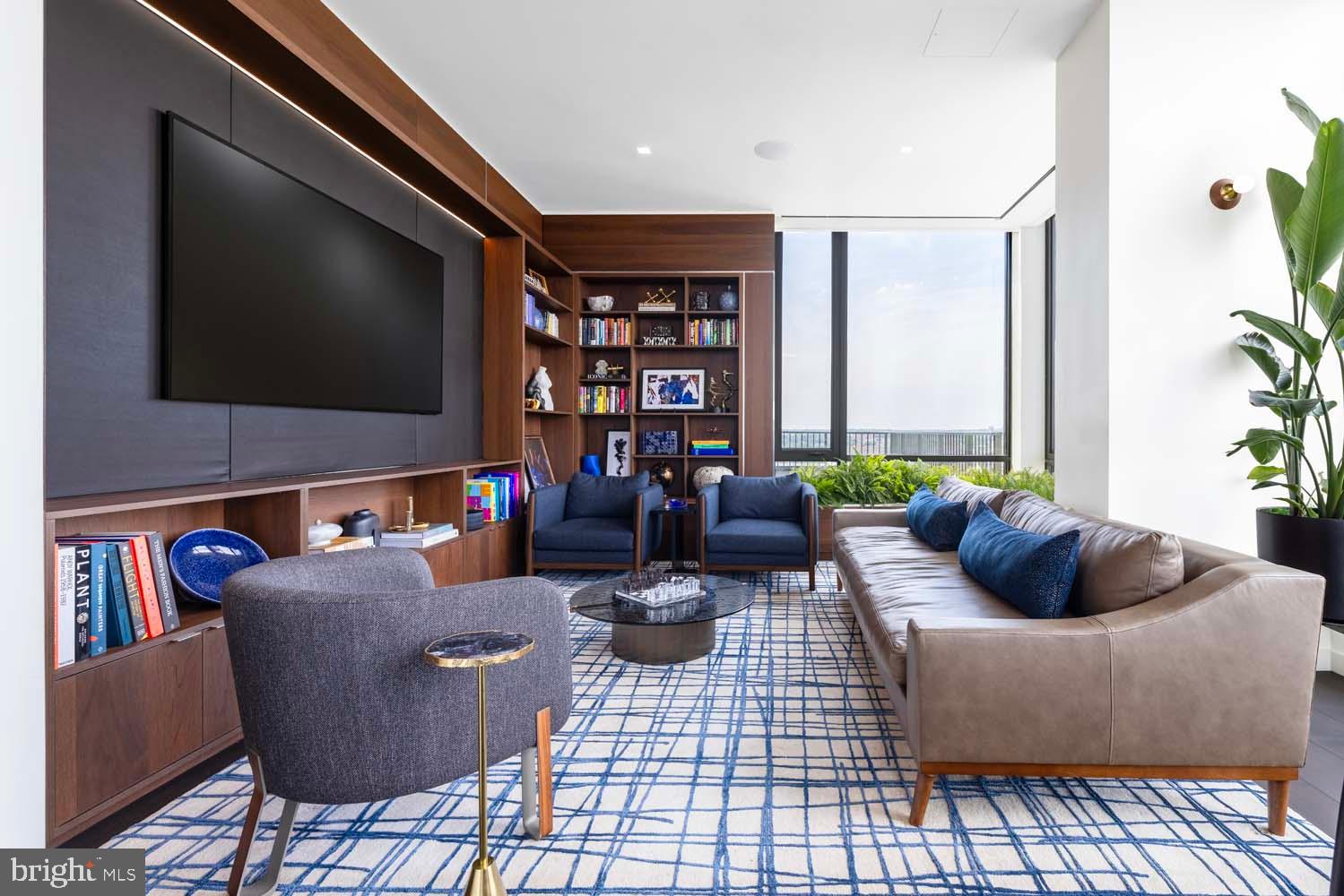 CRYSTAL CITY - Residential Lease