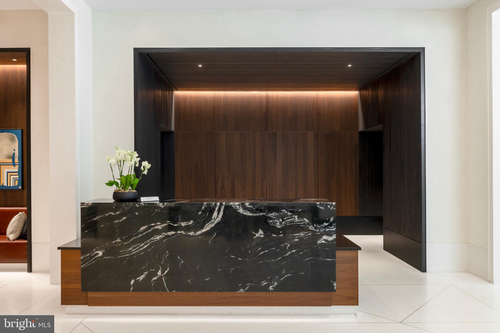 CRYSTAL CITY - Residential Lease