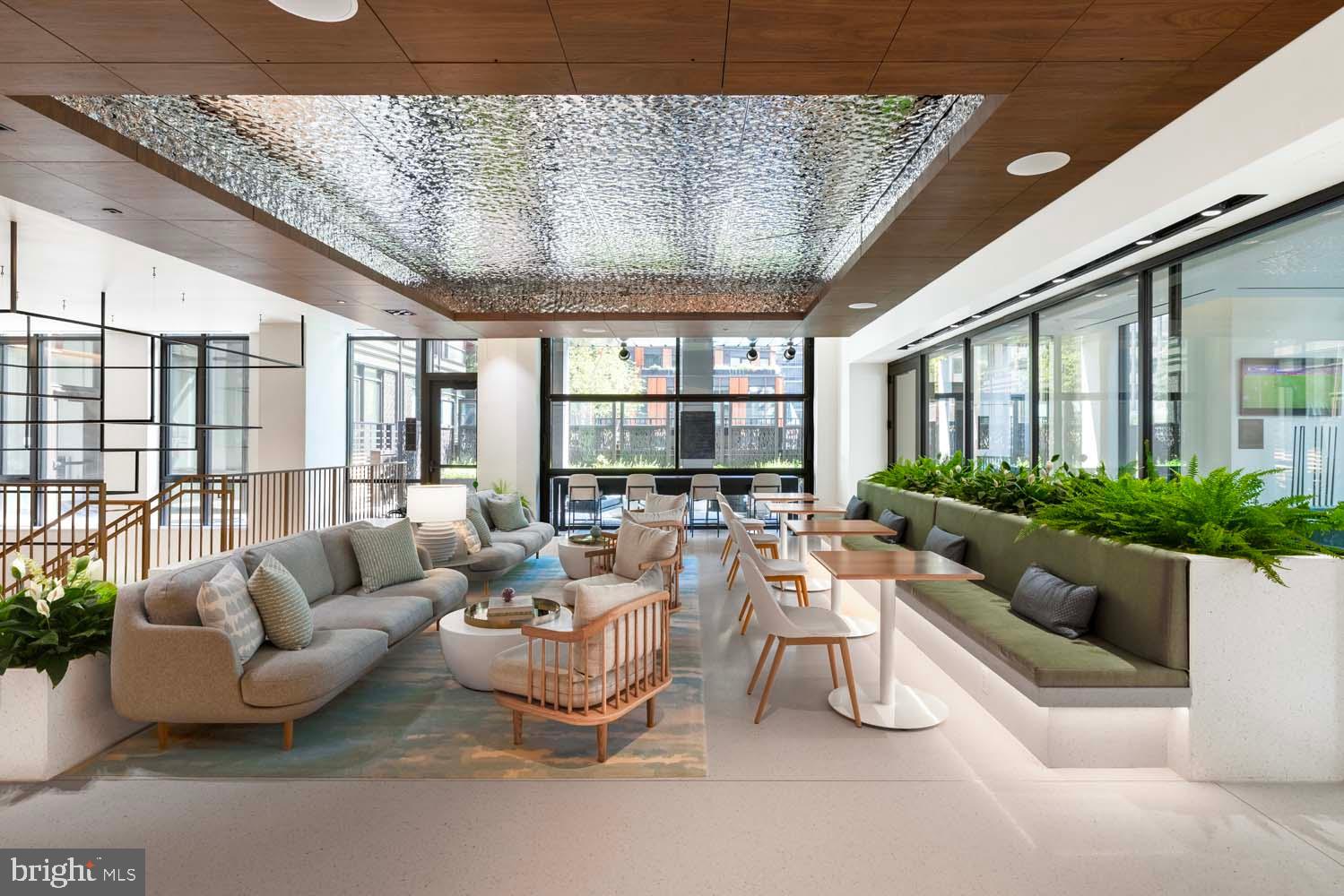 CRYSTAL CITY - Residential Lease