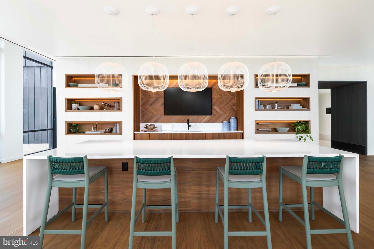 CRYSTAL CITY - Residential Lease