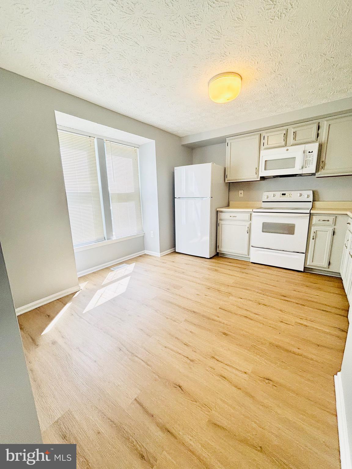 1410 POINT O WOODS COURT