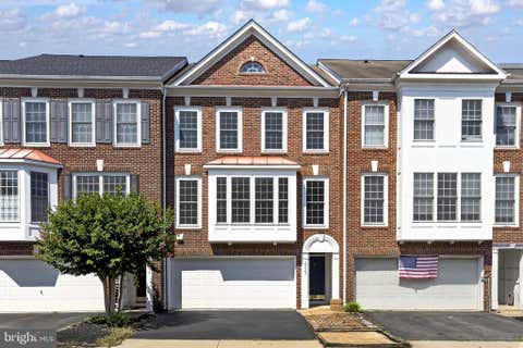 Townhouse For Rent - 26101 Nimbleton Square<br/> CHANTILLY, VA 20152