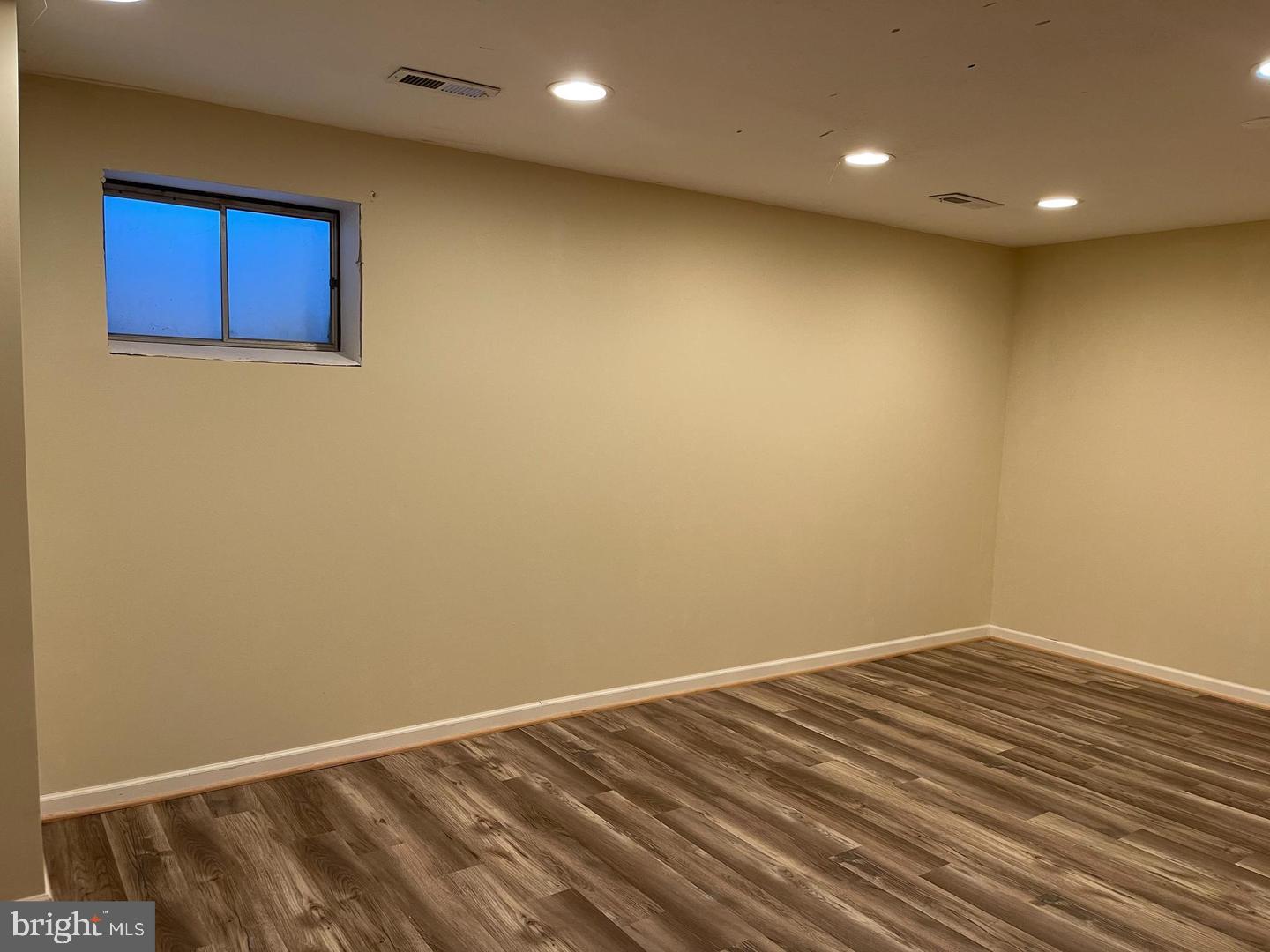 SHADY GROVE VILLAGE - Residential